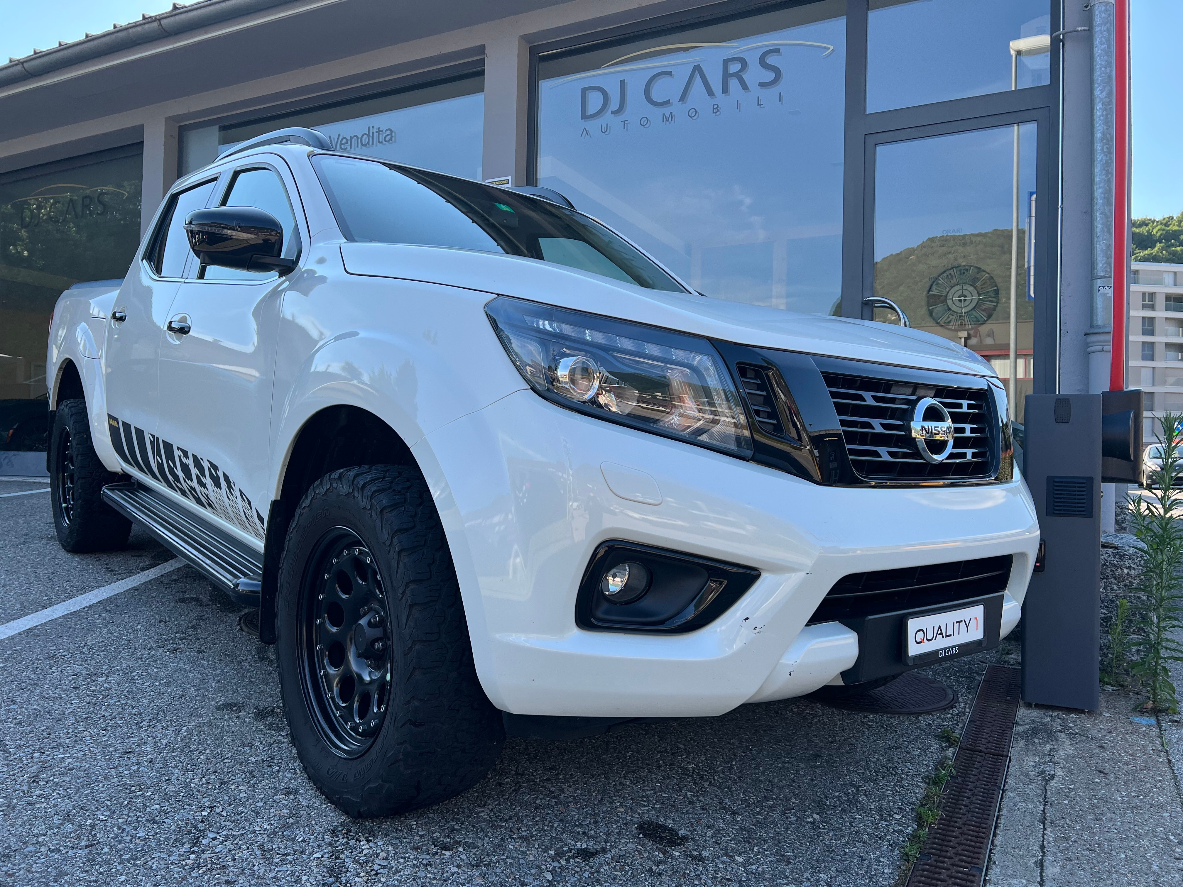 NISSAN Navara Double Cab N-Guard 2.3 dCi 4WD Automatic