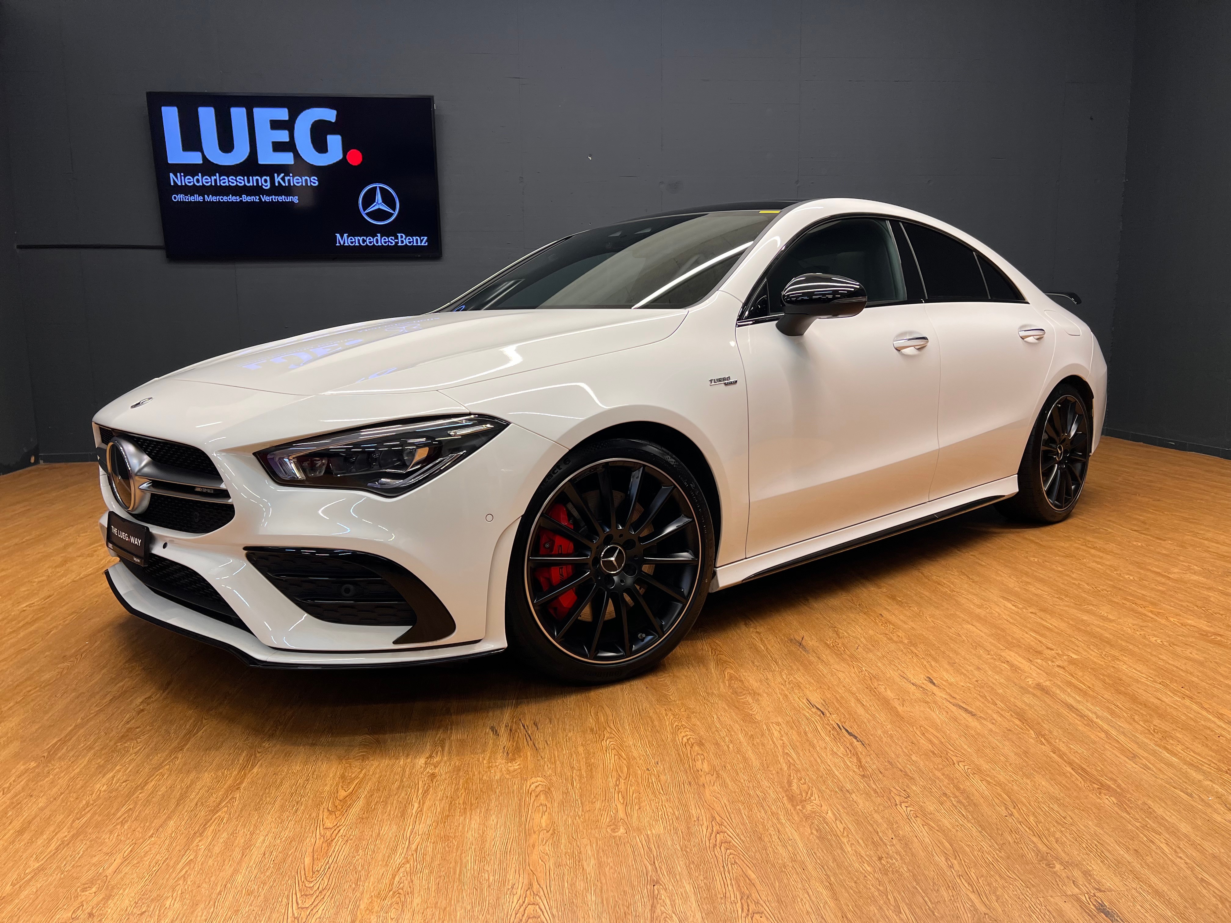 MERCEDES-BENZ CLA 35 4M - AMG - 360 Grad Kamera / Multibeam LED / Head-Up Display / DISTRONIC