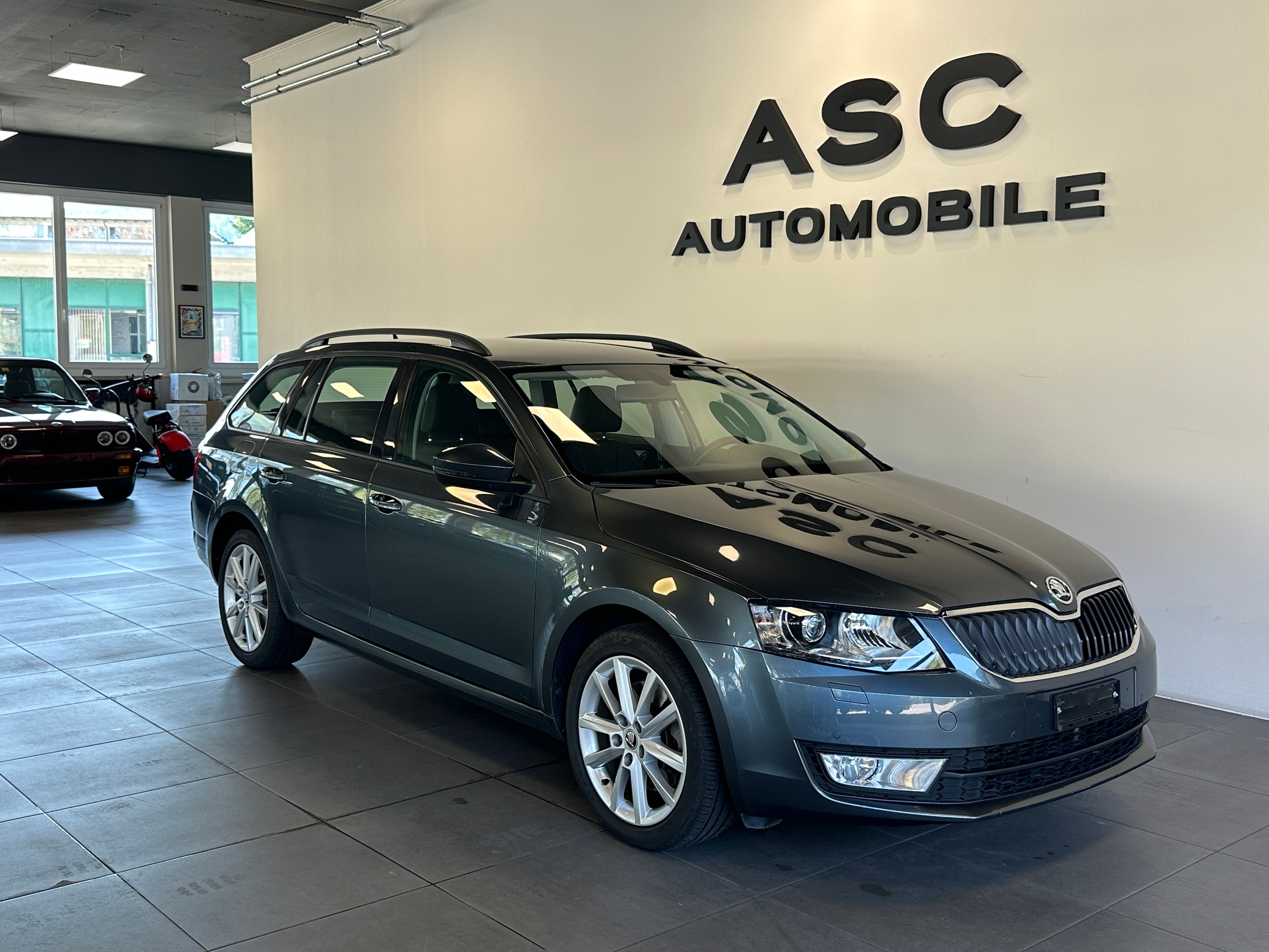 SKODA Octavia Combi 2.0 TDI Elegance 4x4 DSG