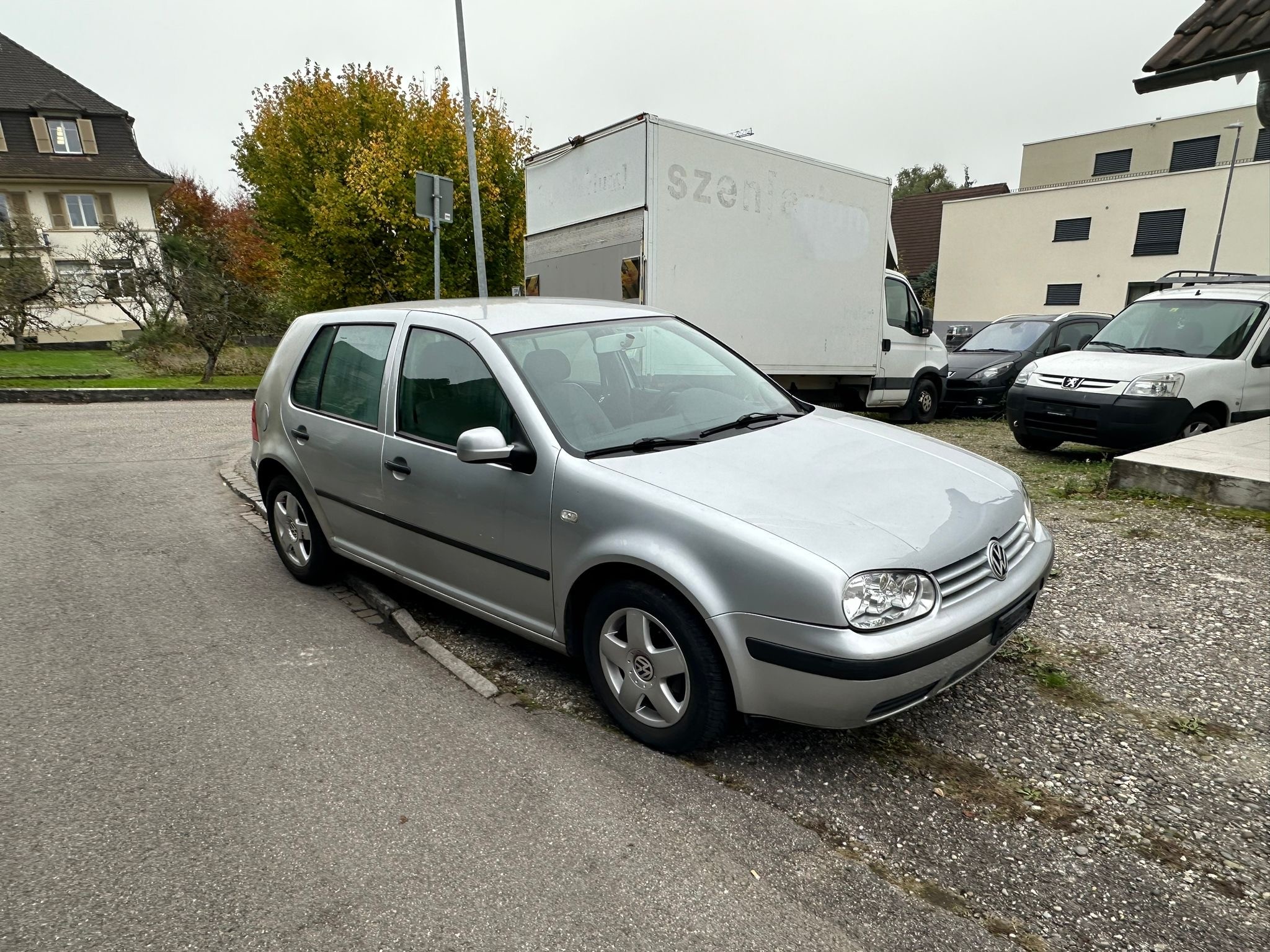 VW Golf 1.6 Trendline Automatic