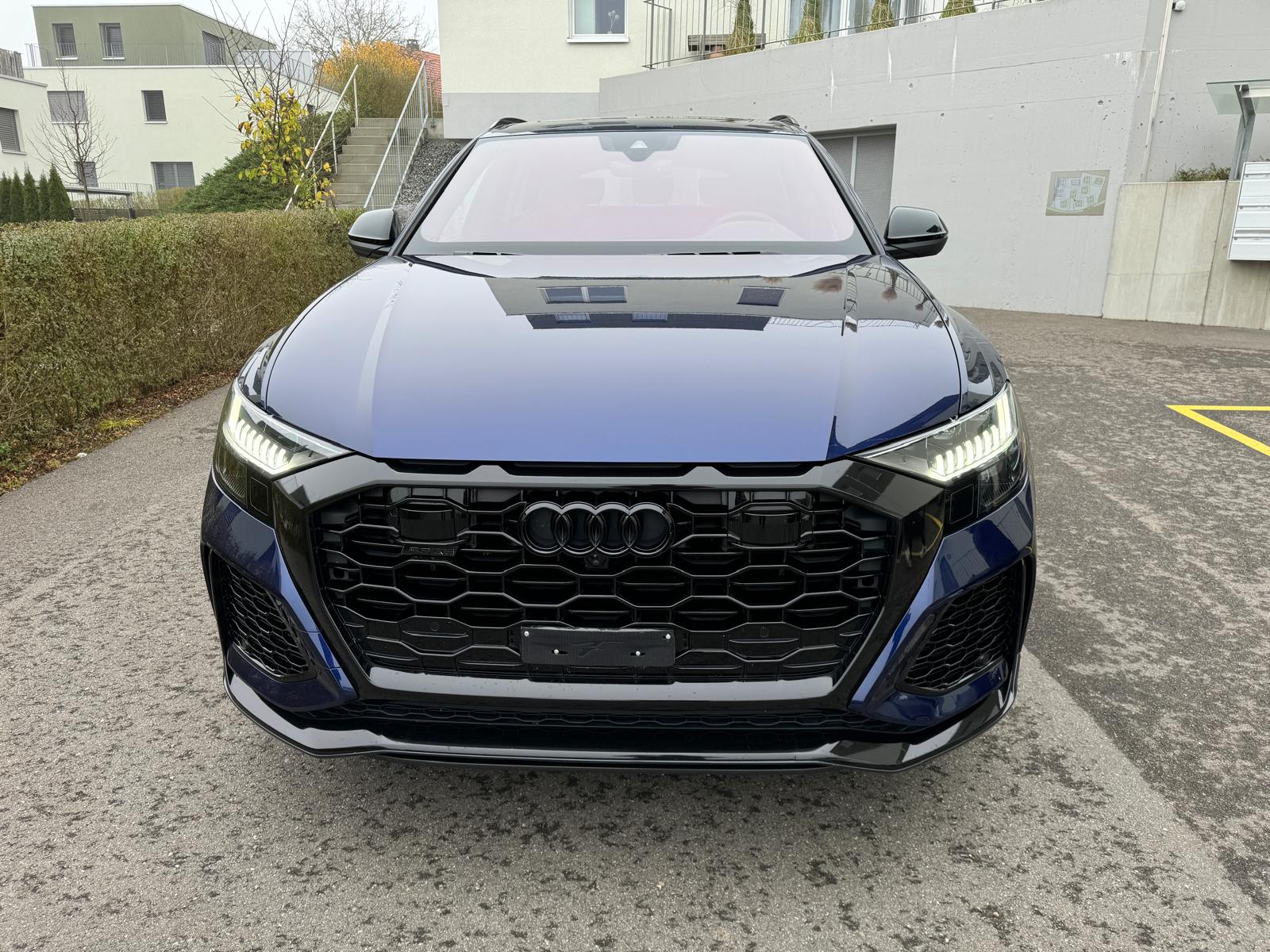 AUDI RSQ8