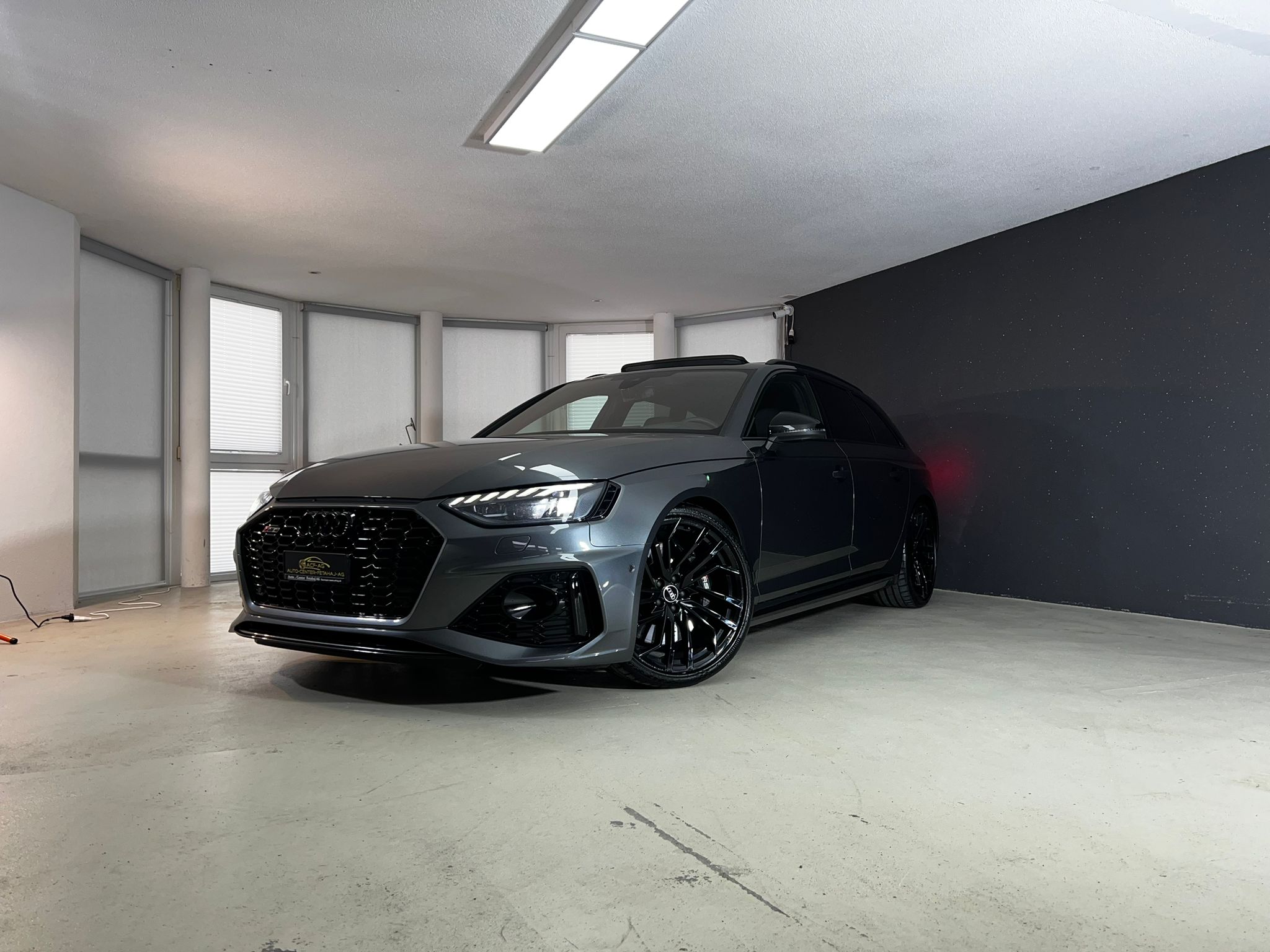 AUDI RS4 Avant quattro tiptronic