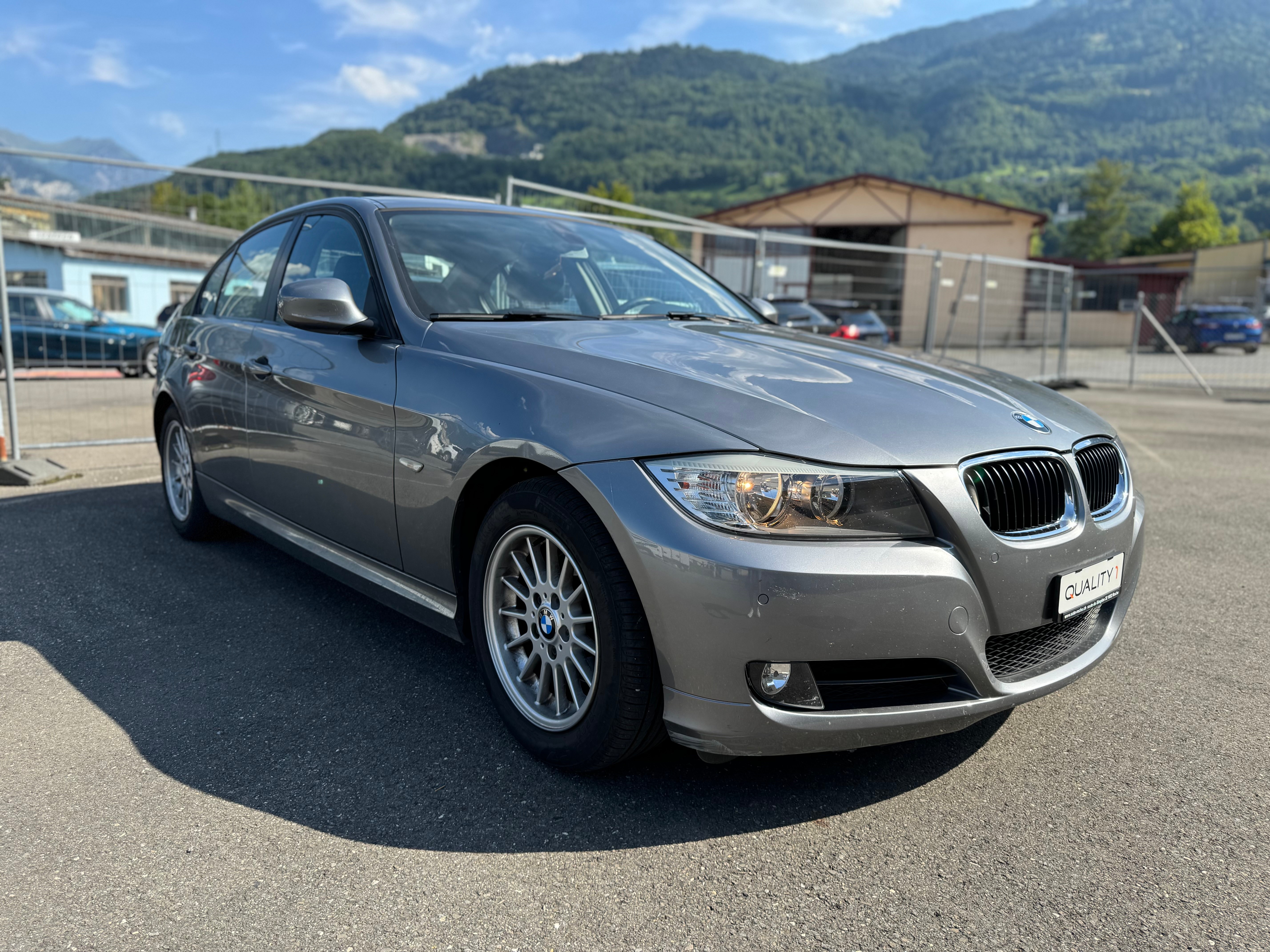 BMW 320i Dynamic Edition Steptronic