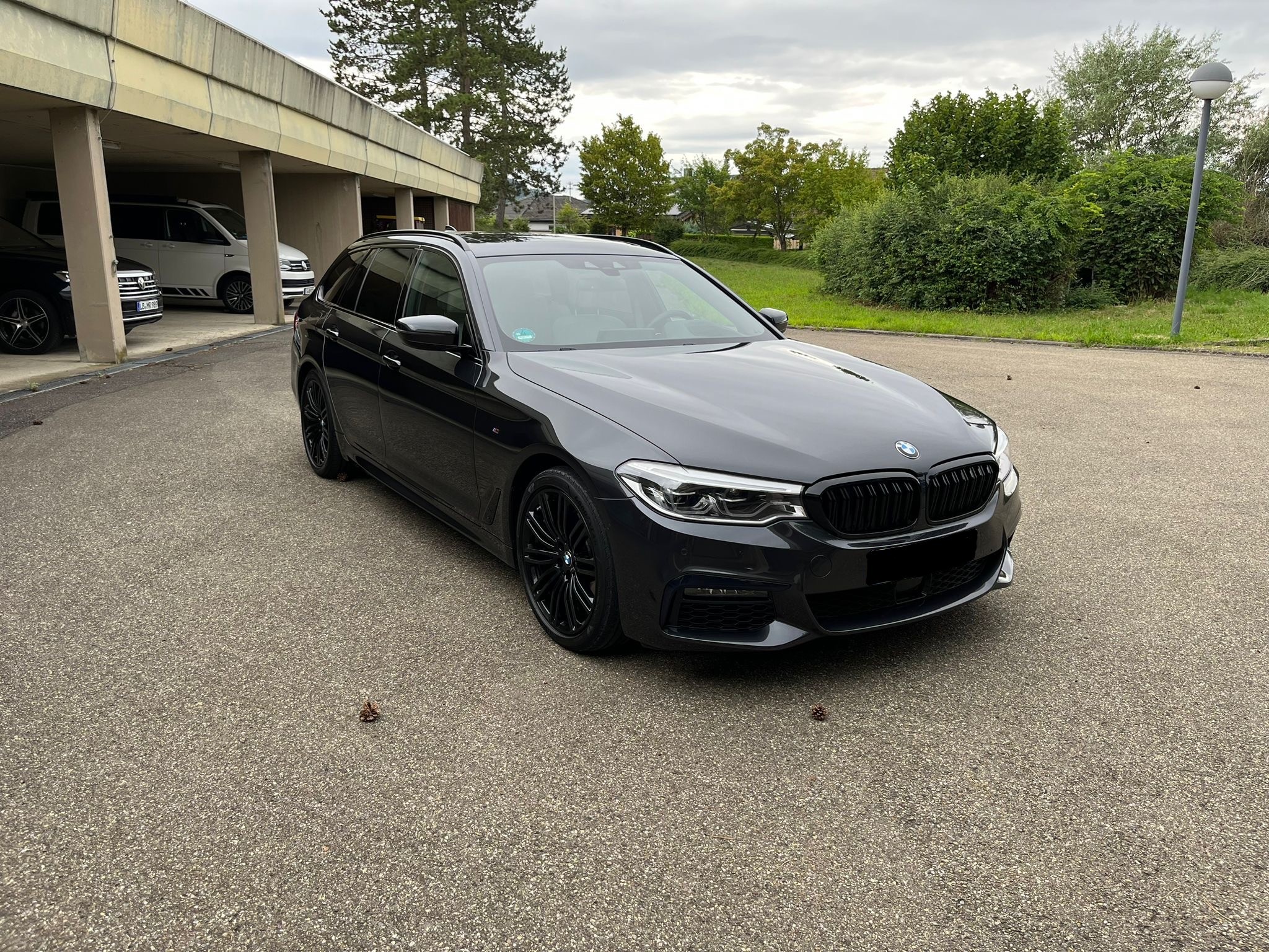 BMW 530d M-Paket H&K Pano Sitzbelüftung AHK HeadUp 10/24 MFK neu