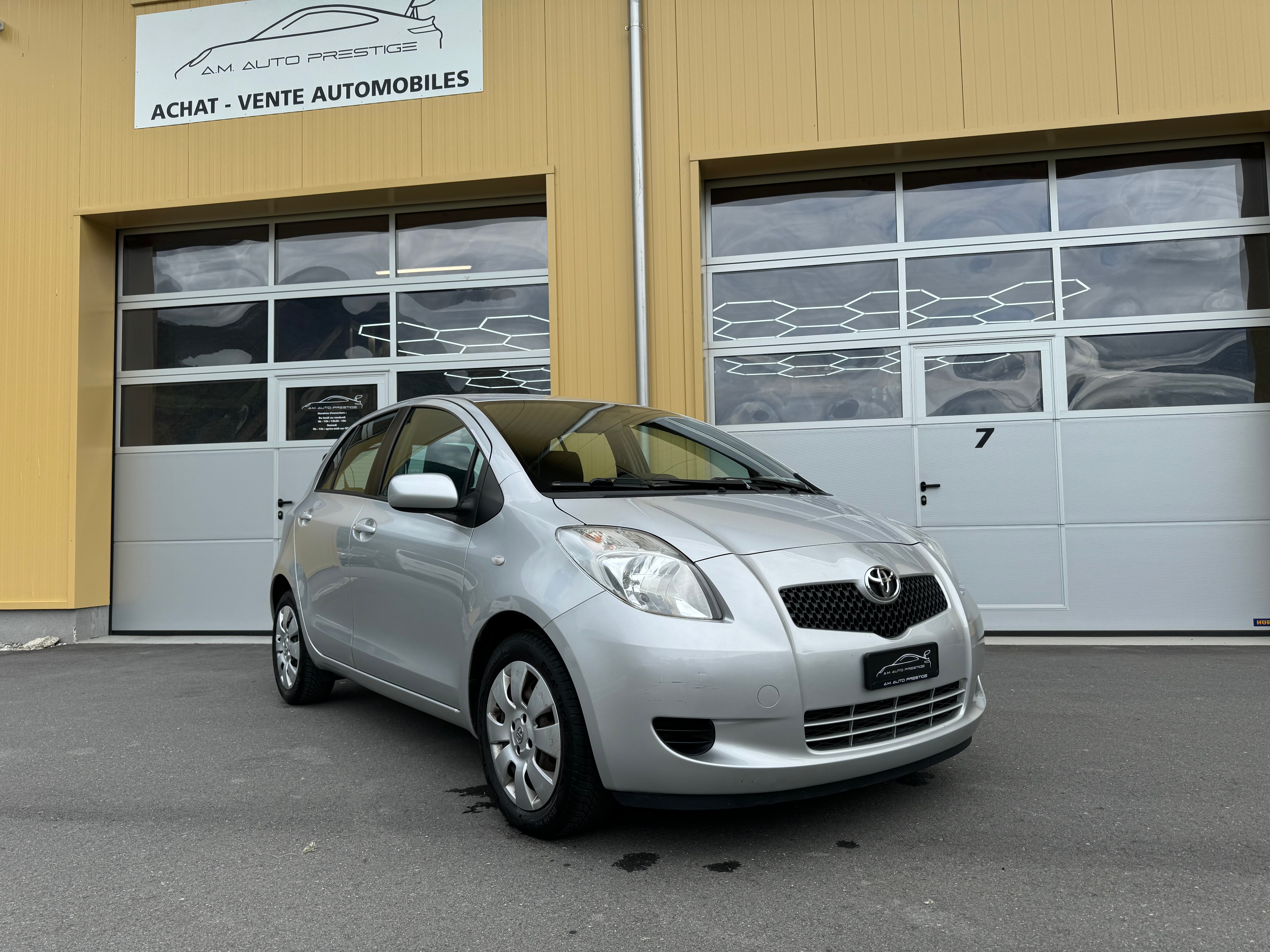 TOYOTA Yaris 1.3 Linea Luna