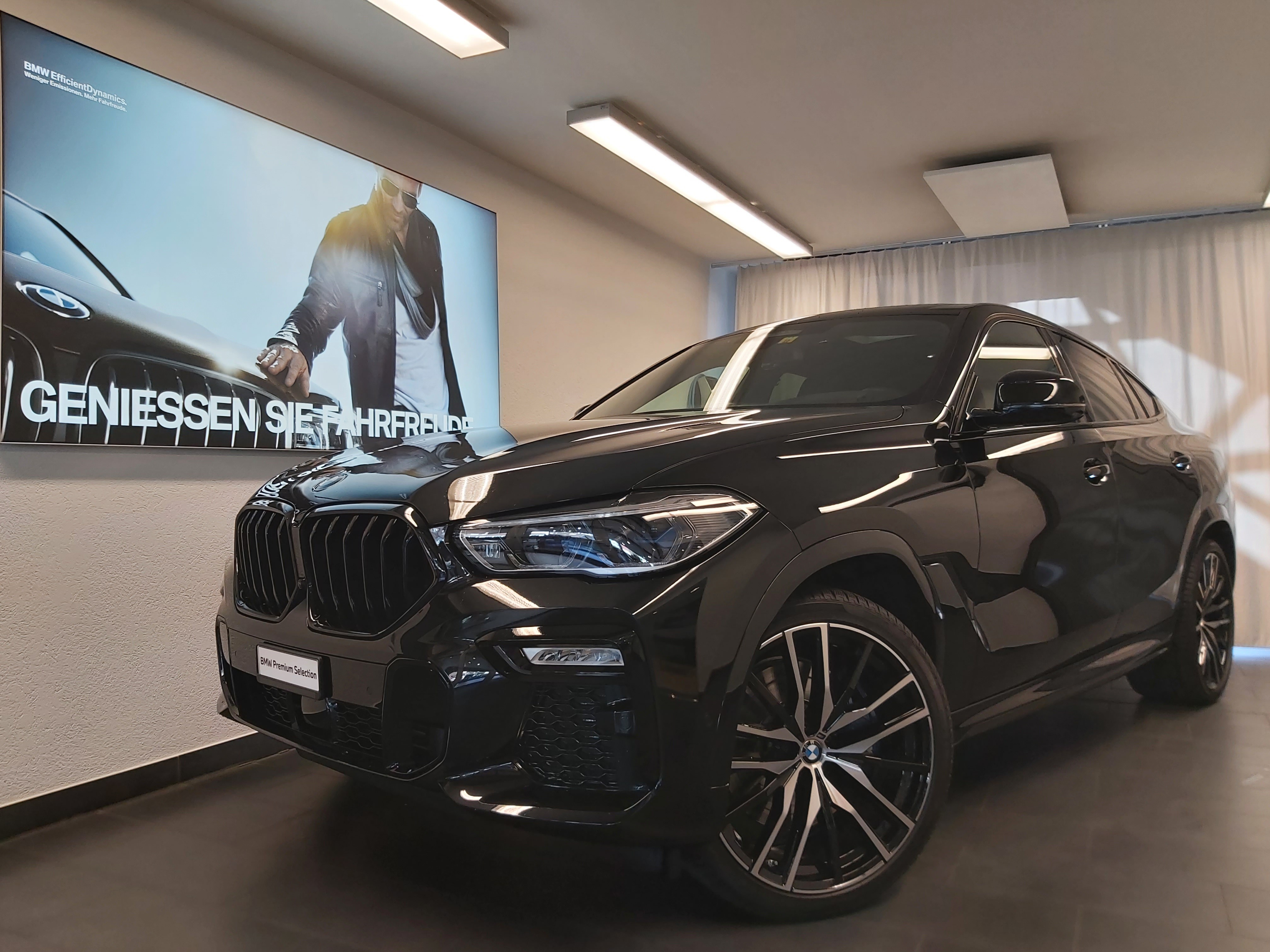 BMW X6 M50i