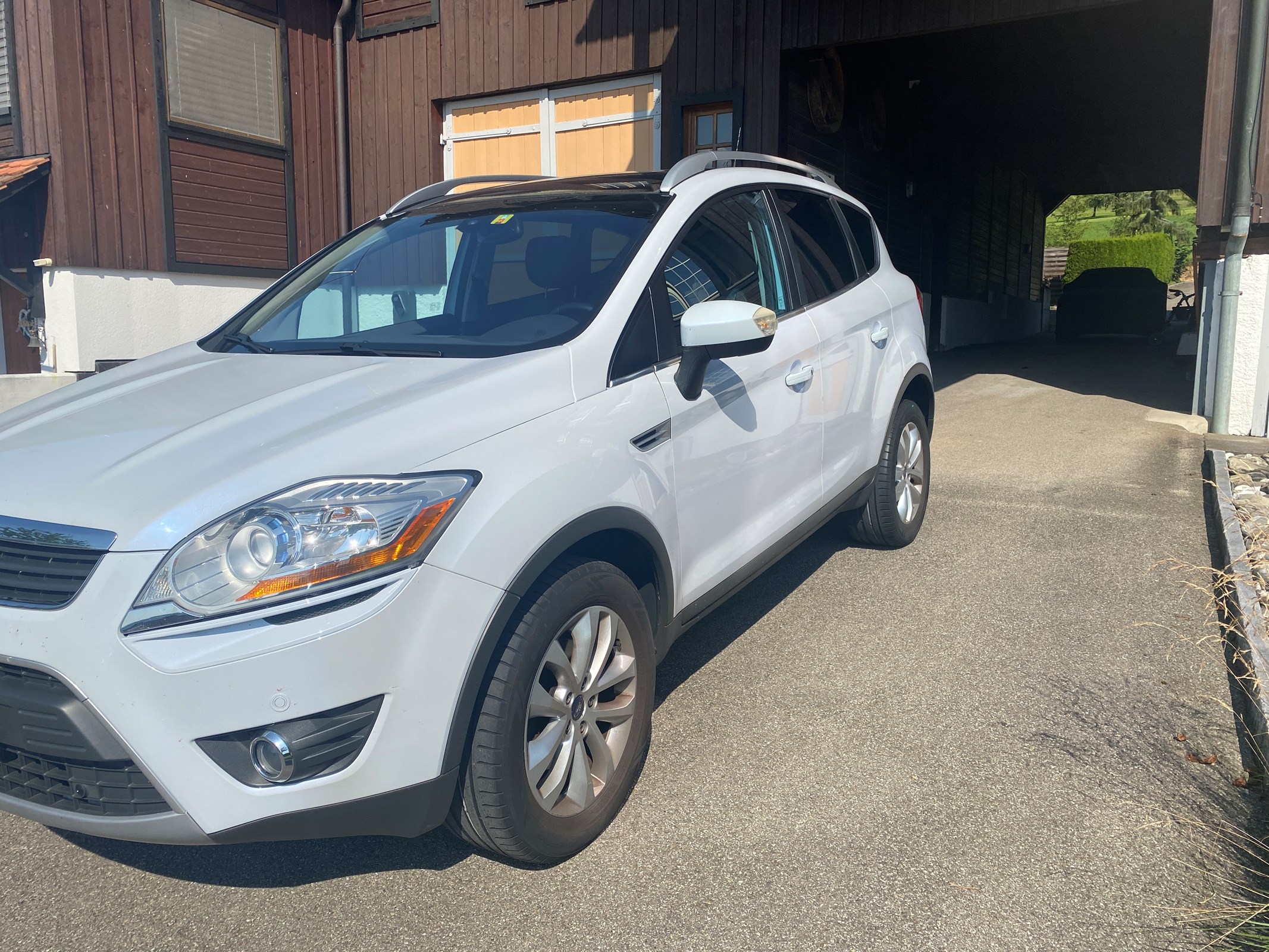 FORD Kuga 2.5 Turbo Titanium 4WD Automatic