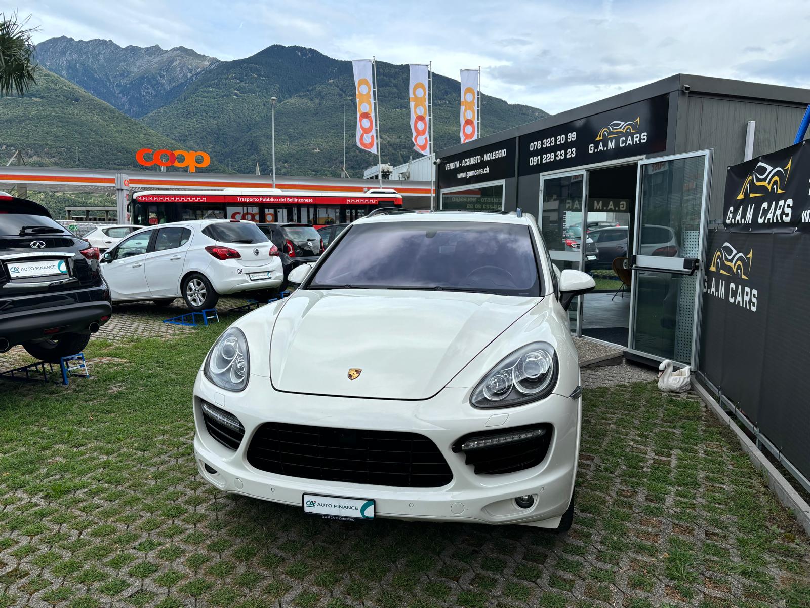 PORSCHE Cayenne Turbo