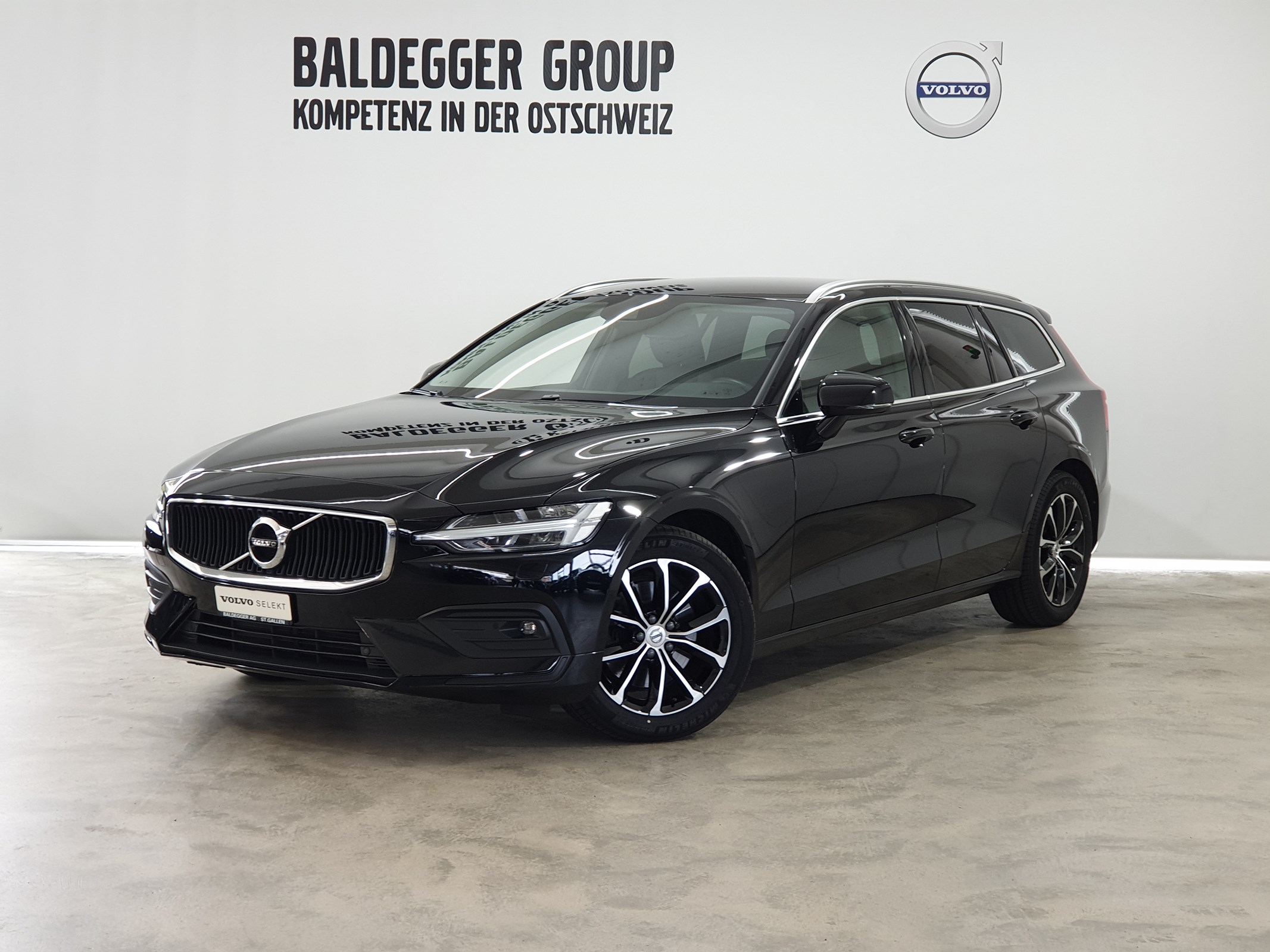 VOLVO V60 2.0 B4 Momentum