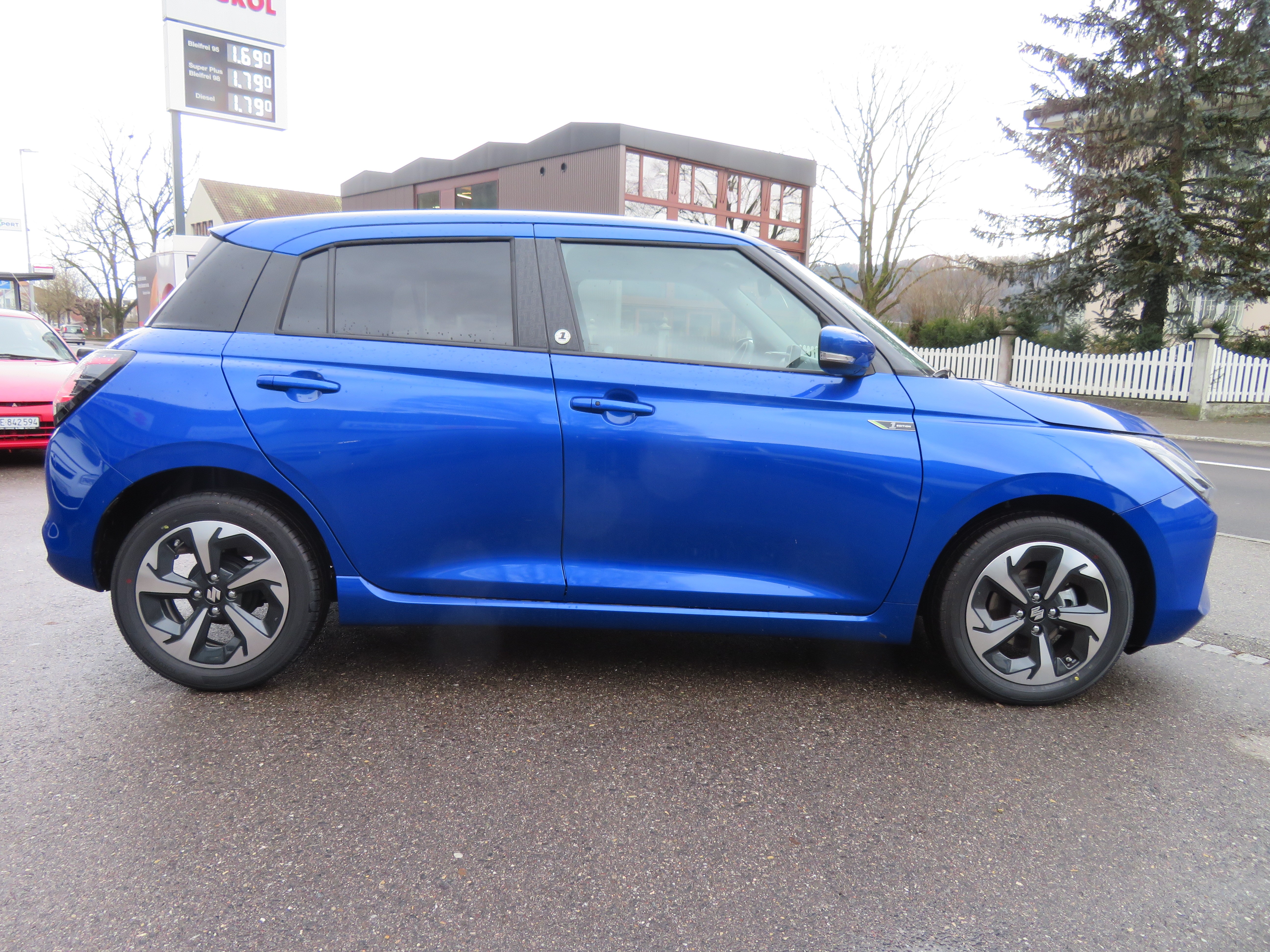 SUZUKI Swift 1.2 1st Edition Top Hybrid CVT