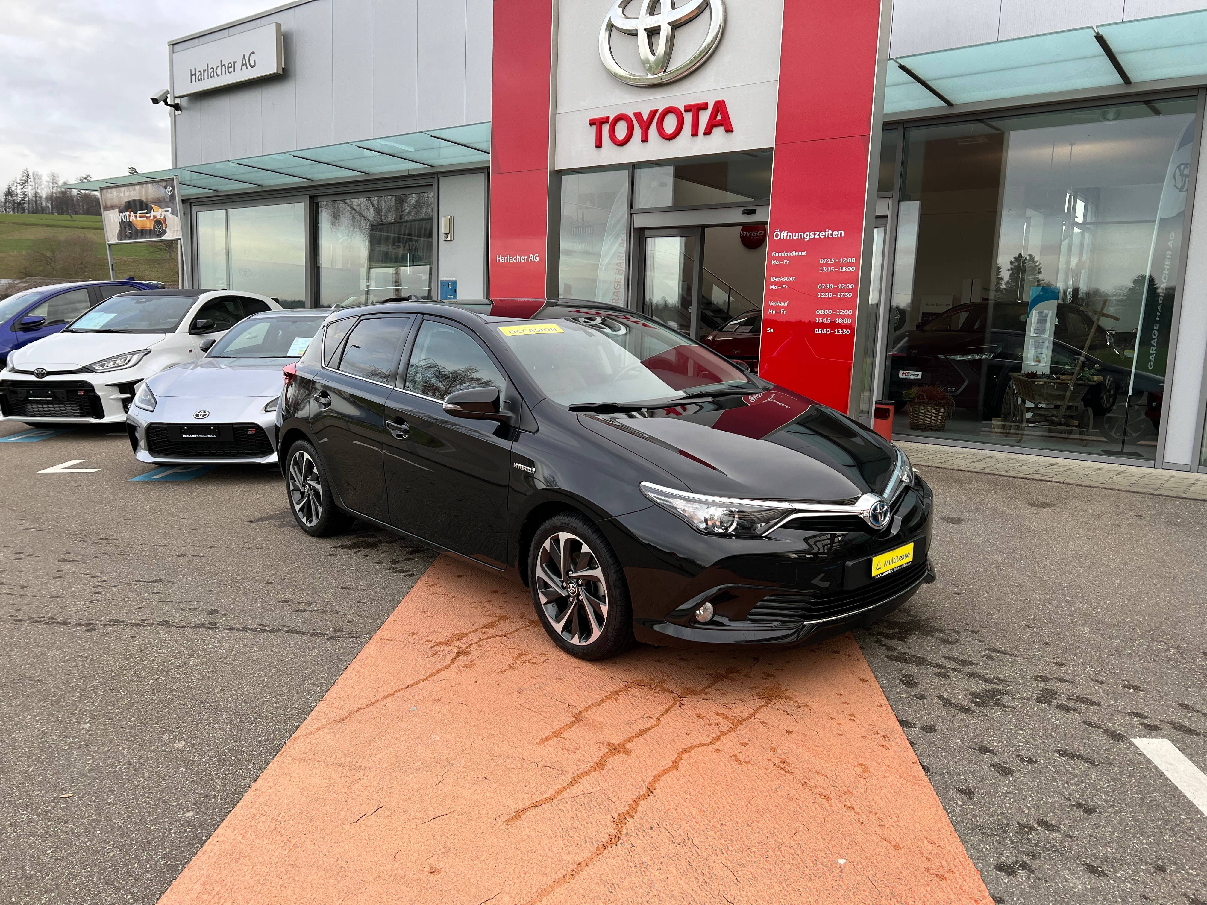 TOYOTA Auris 1.8 HSD Swiss Trend e-CVT