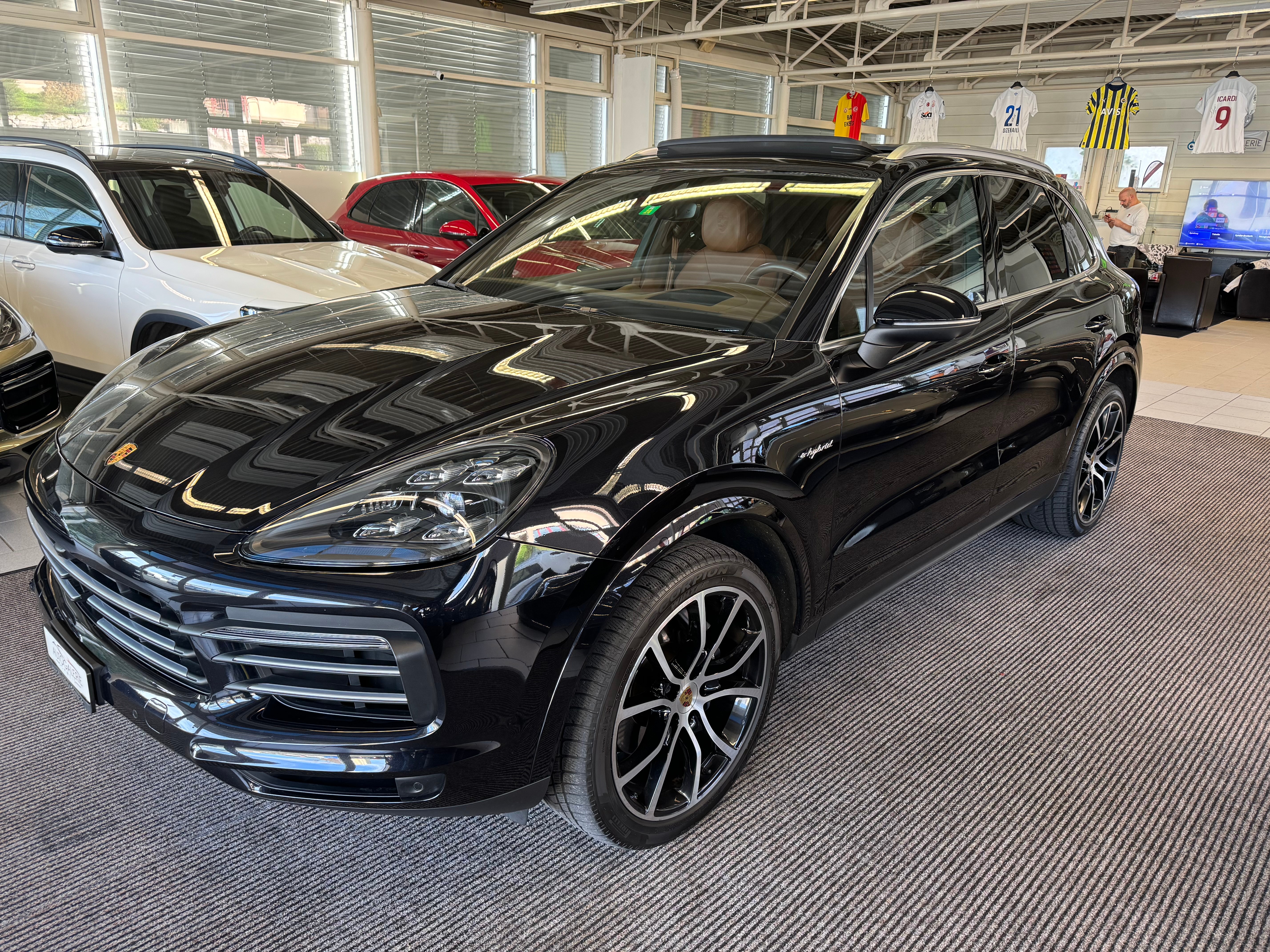 PORSCHE Cayenne E-Hybrid | CH | Swiss Package | Leder Braun | Panorama | 21