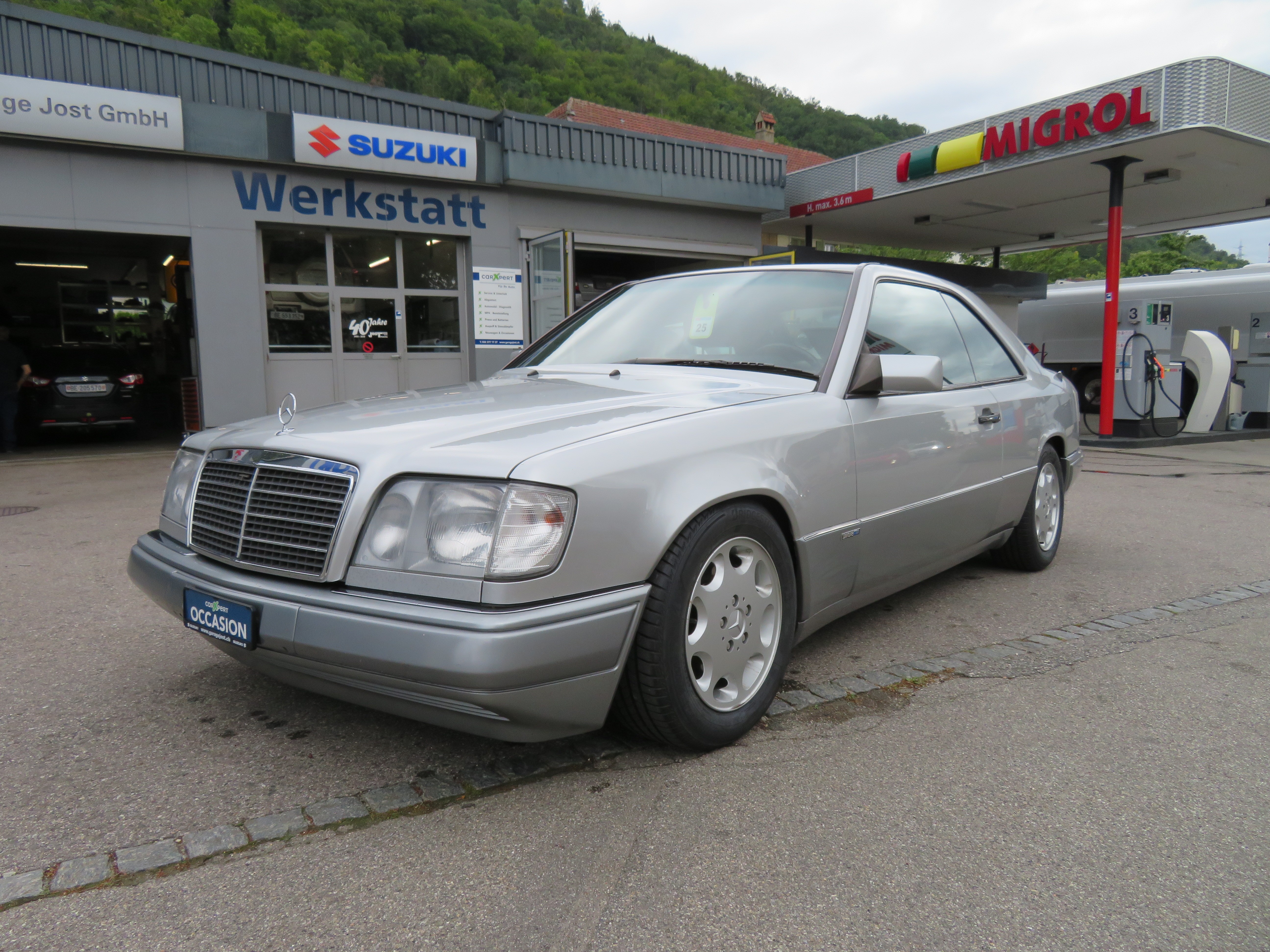 MERCEDES-BENZ E 320