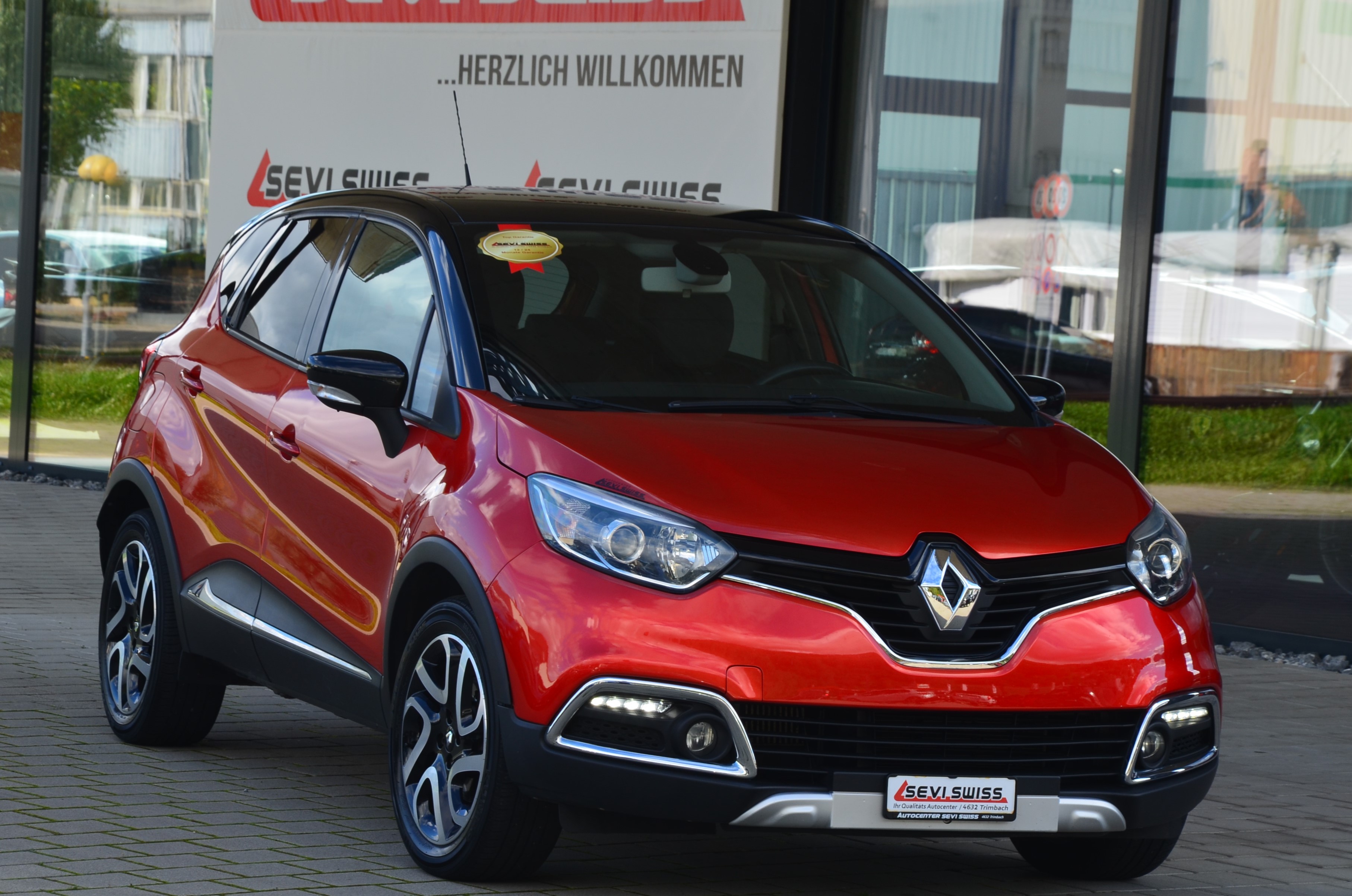 RENAULT Captur 1.2 T Helly Hansen EDC