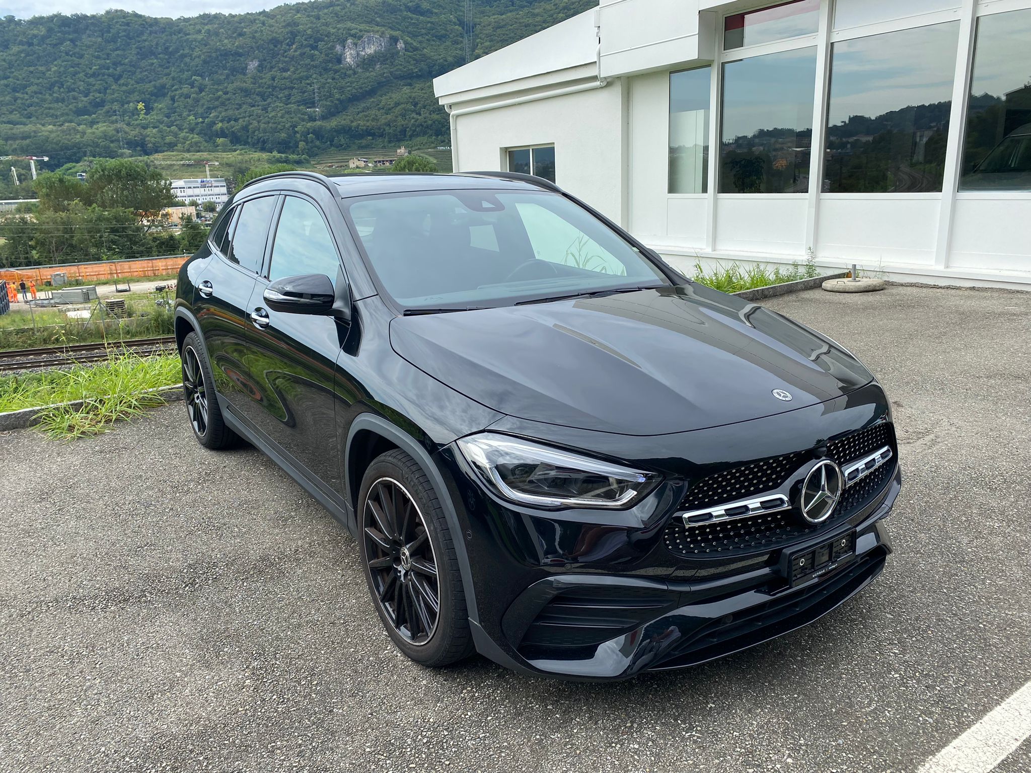 MERCEDES-BENZ GLA 250 4Matic AMG Line 8G-DCT