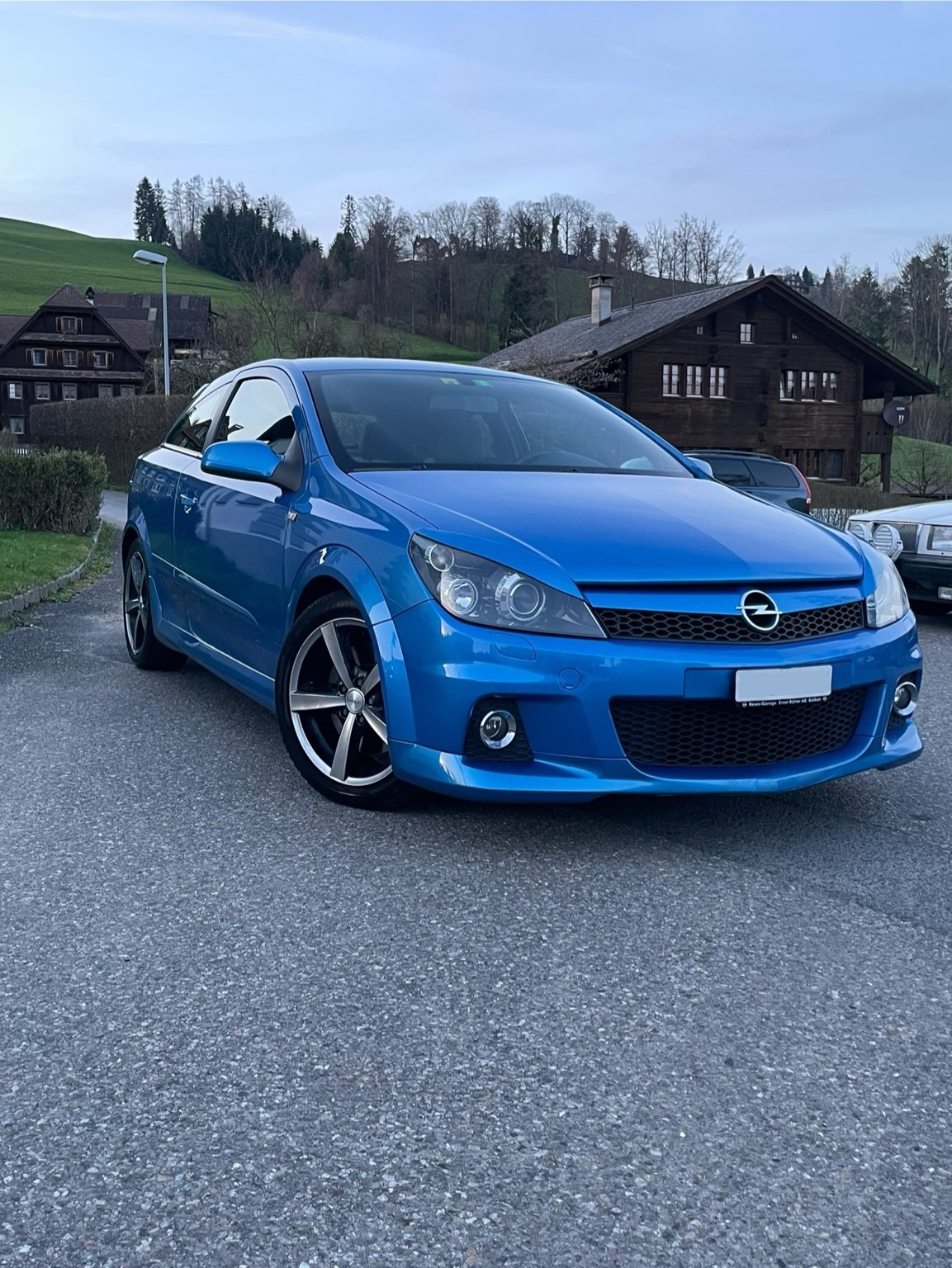 OPEL Astra GTC 2.0i 16V Turbo OPC