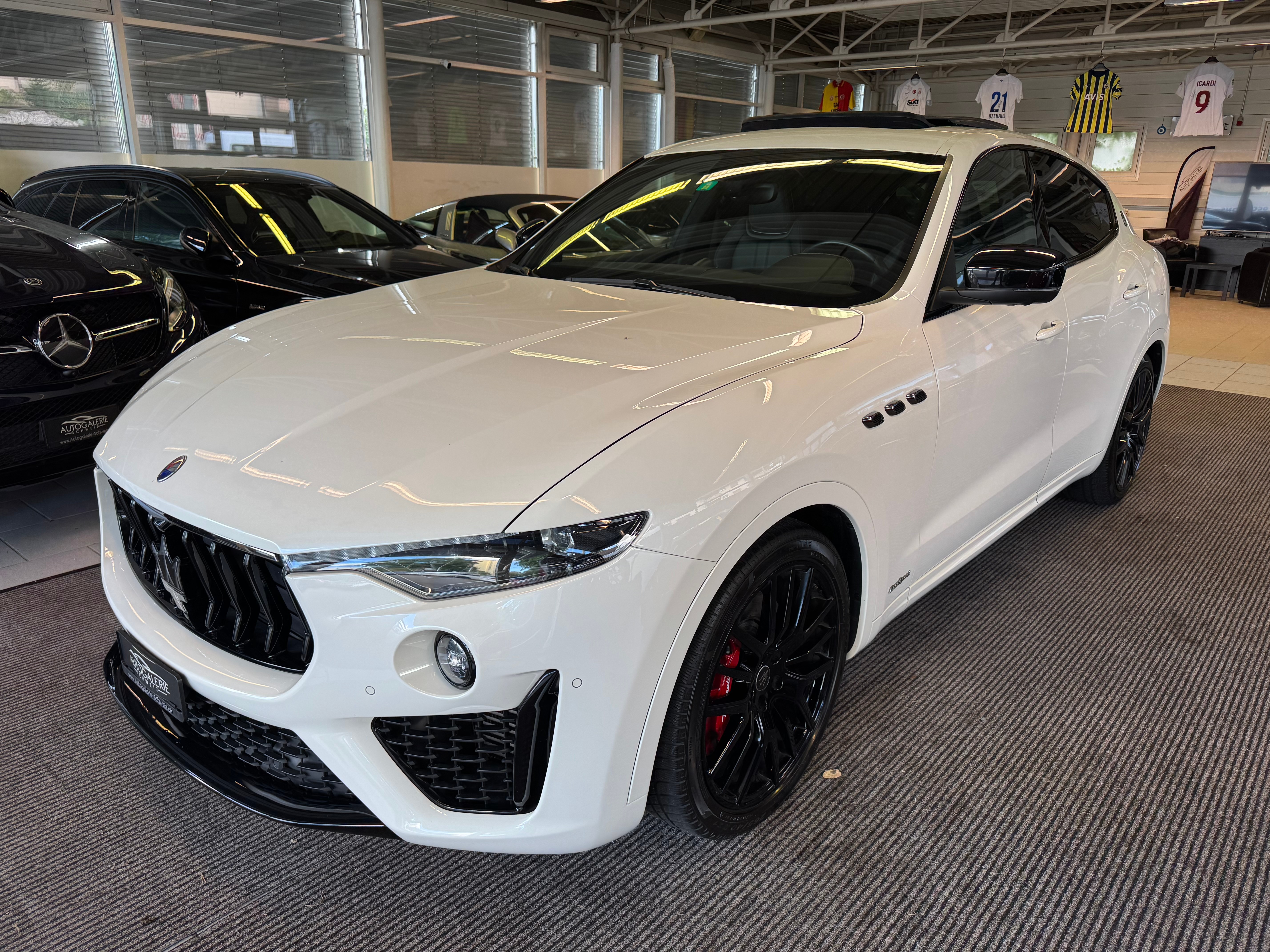 MASERATI Levante 3.0 V6 GranSport | CH Fahrzeug | Black Paket | NERISSIMO | Panorama | TOP |