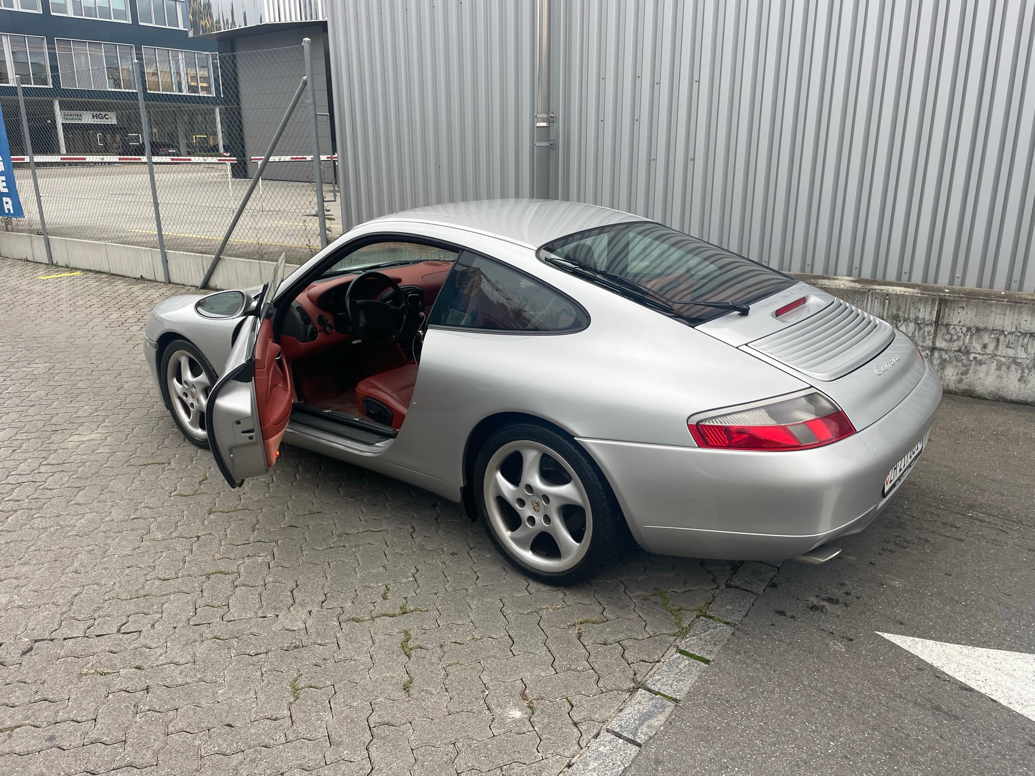 PORSCHE 911 Carrera