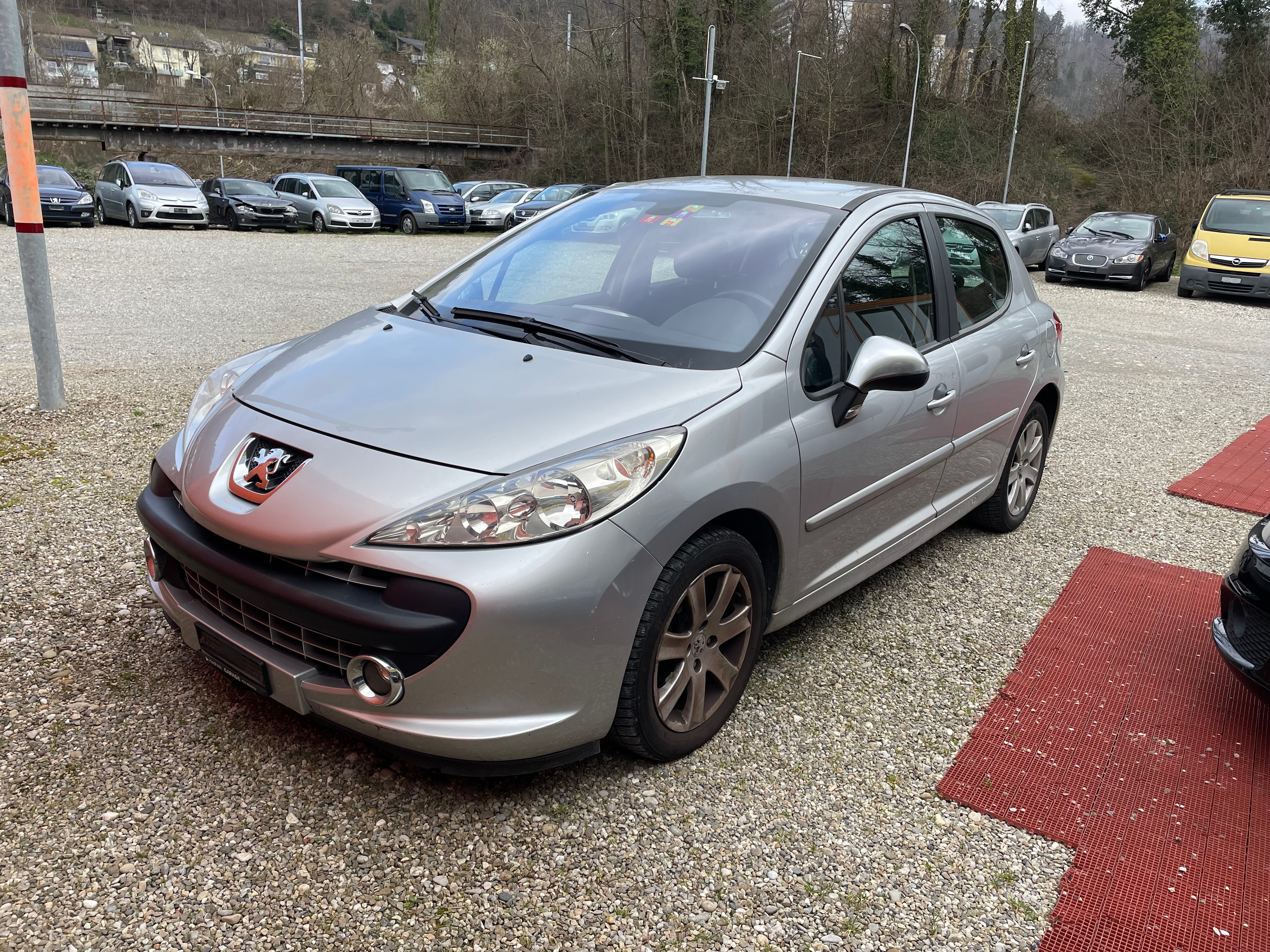 PEUGEOT 207 1.6 16V XT Automatic