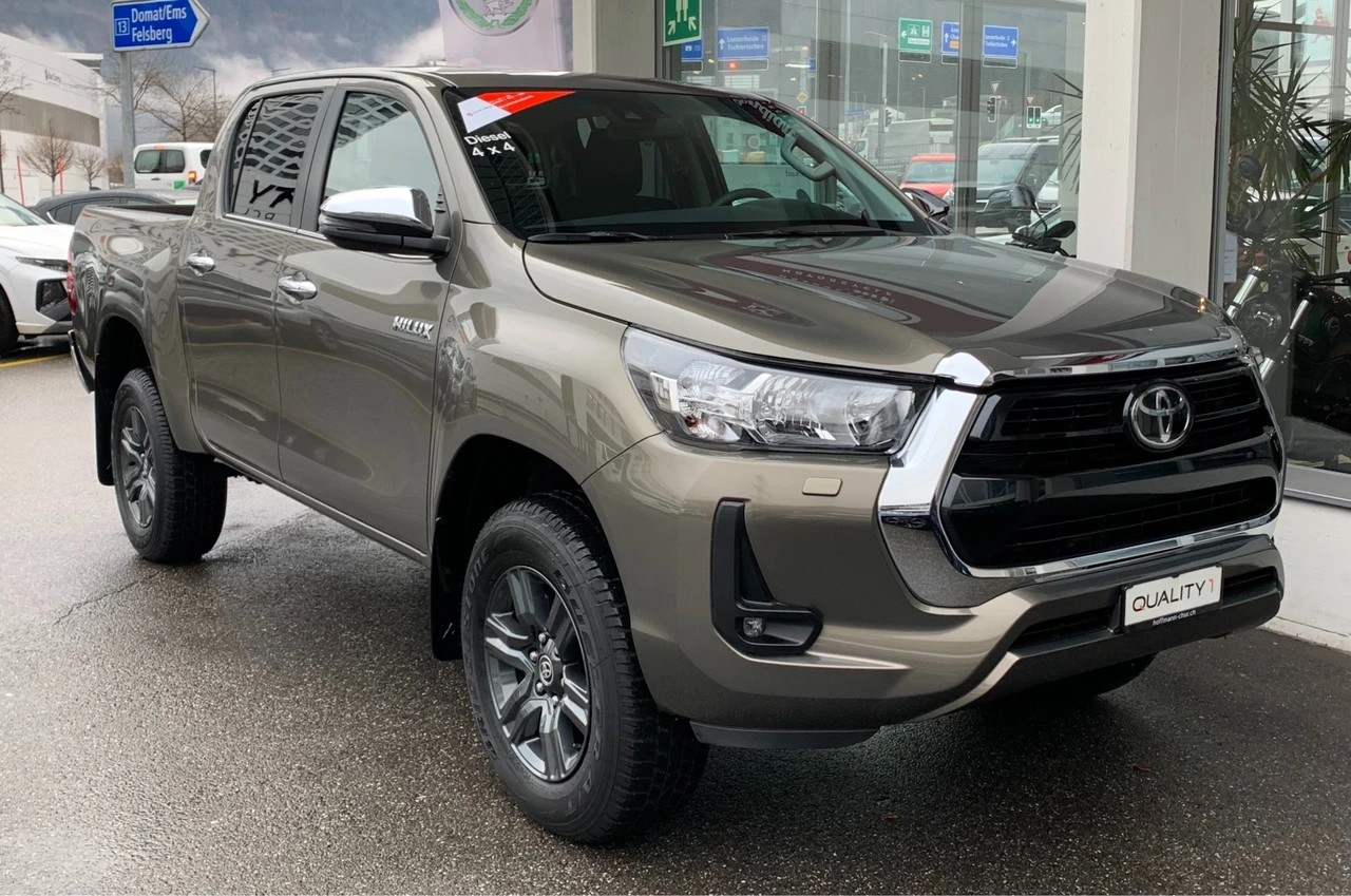 TOYOTA Hilux 2.8D-4D Style Double Cab 4x4 A