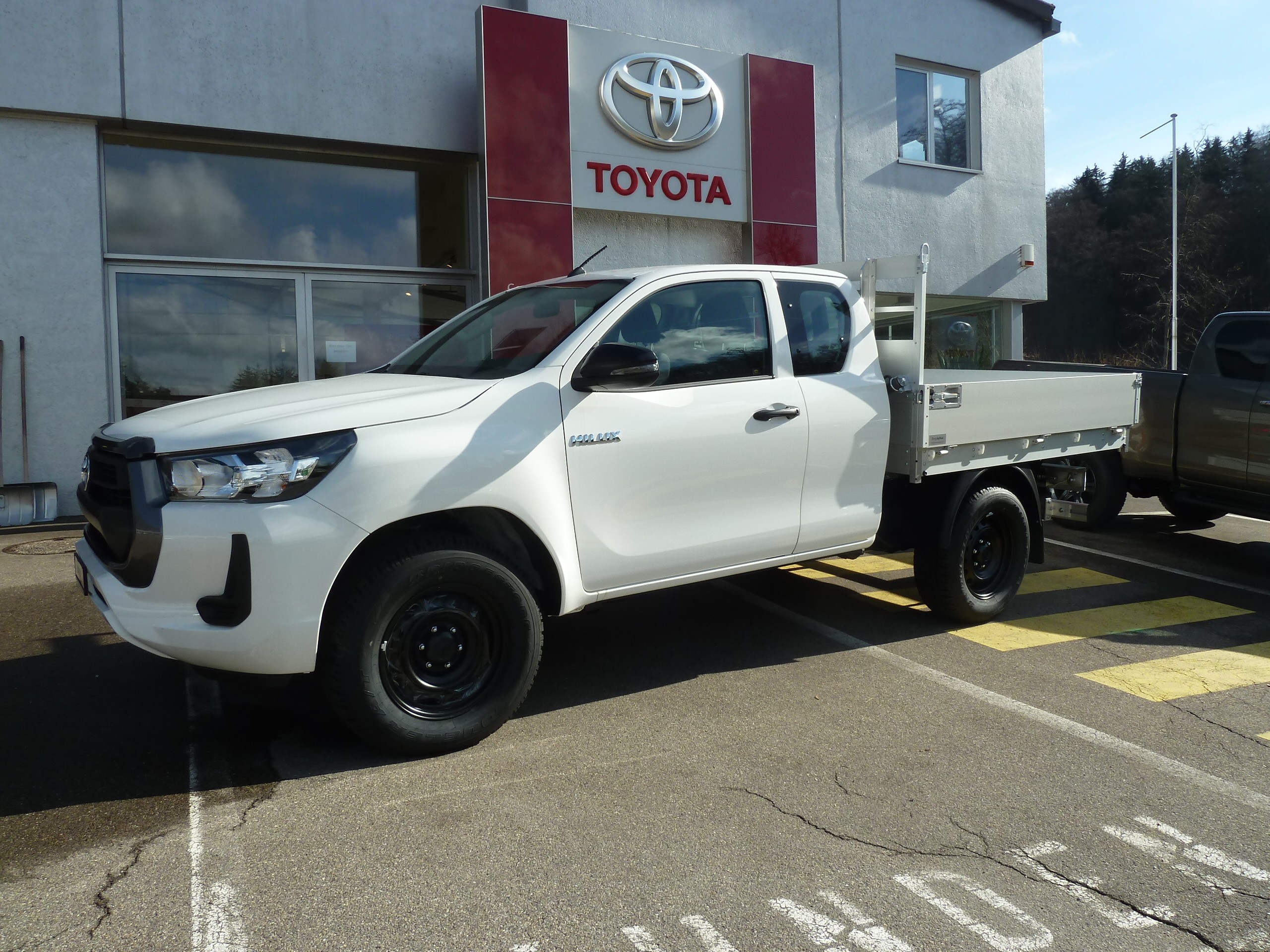 TOYOTA Hilux 2.4D-4D Comfort Extra Cab 4x4