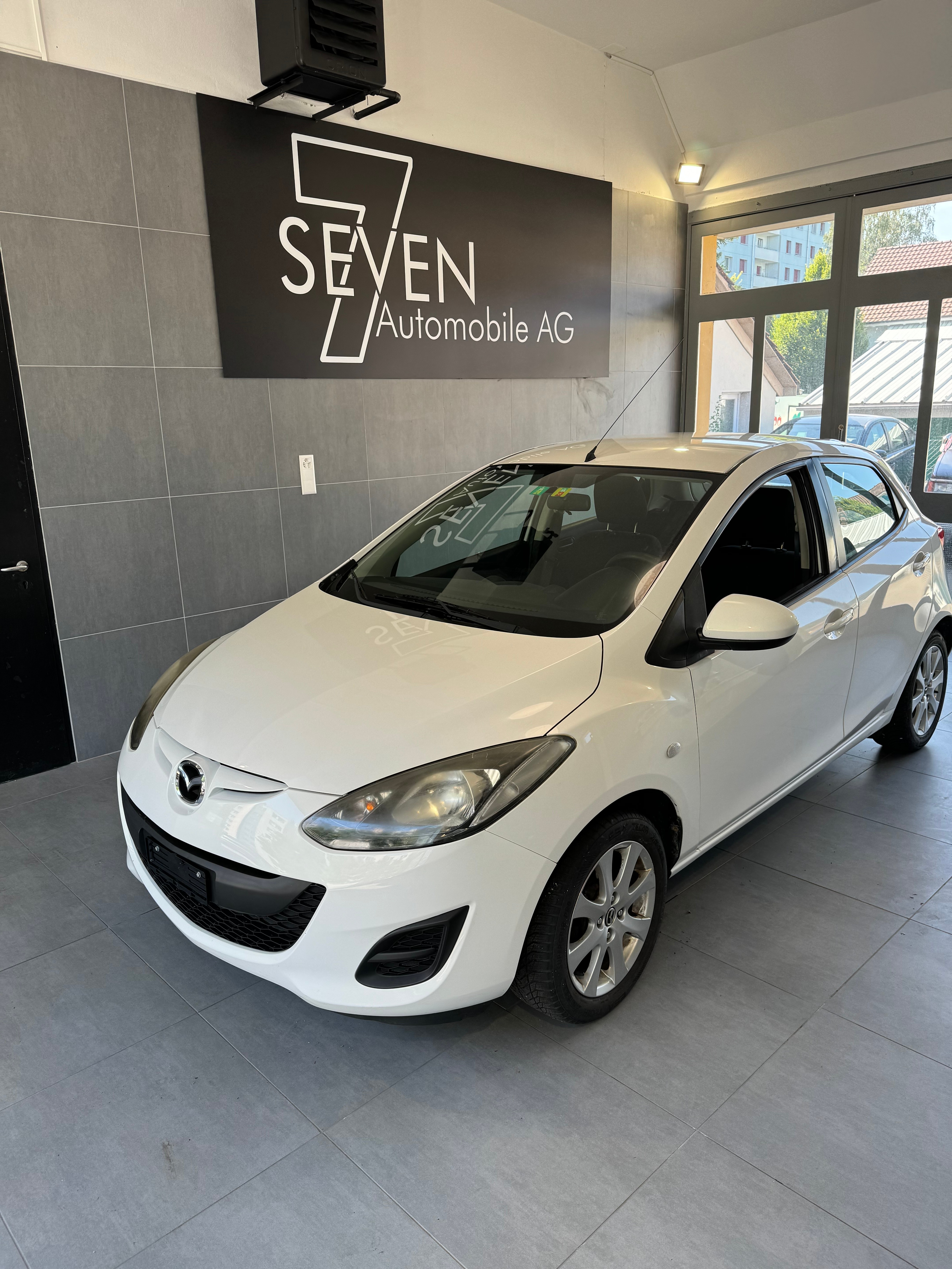 MAZDA 2 1.3i 16V Red