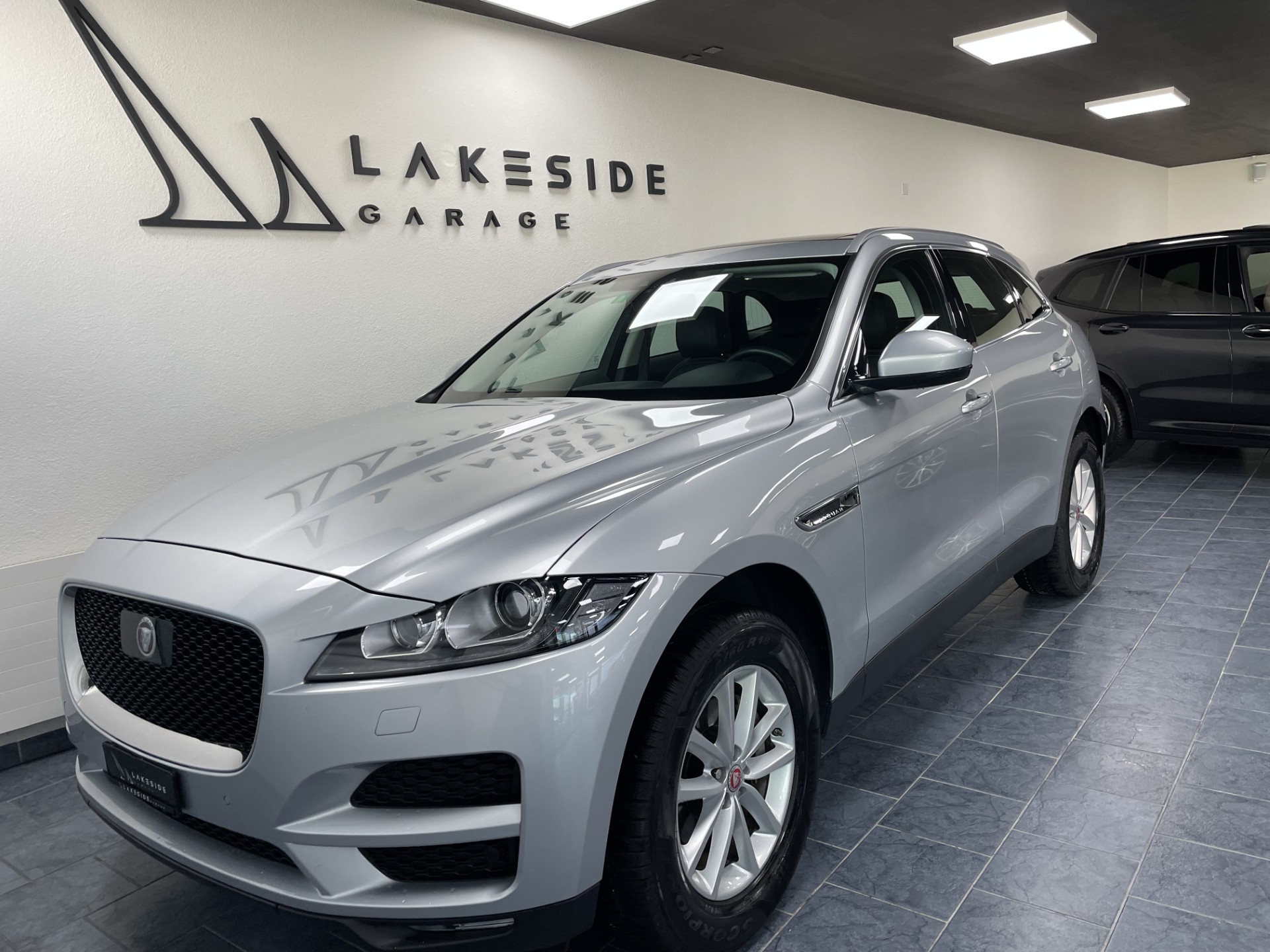 JAGUAR F-Pace 25t Prestige Advantage AWD Automatik