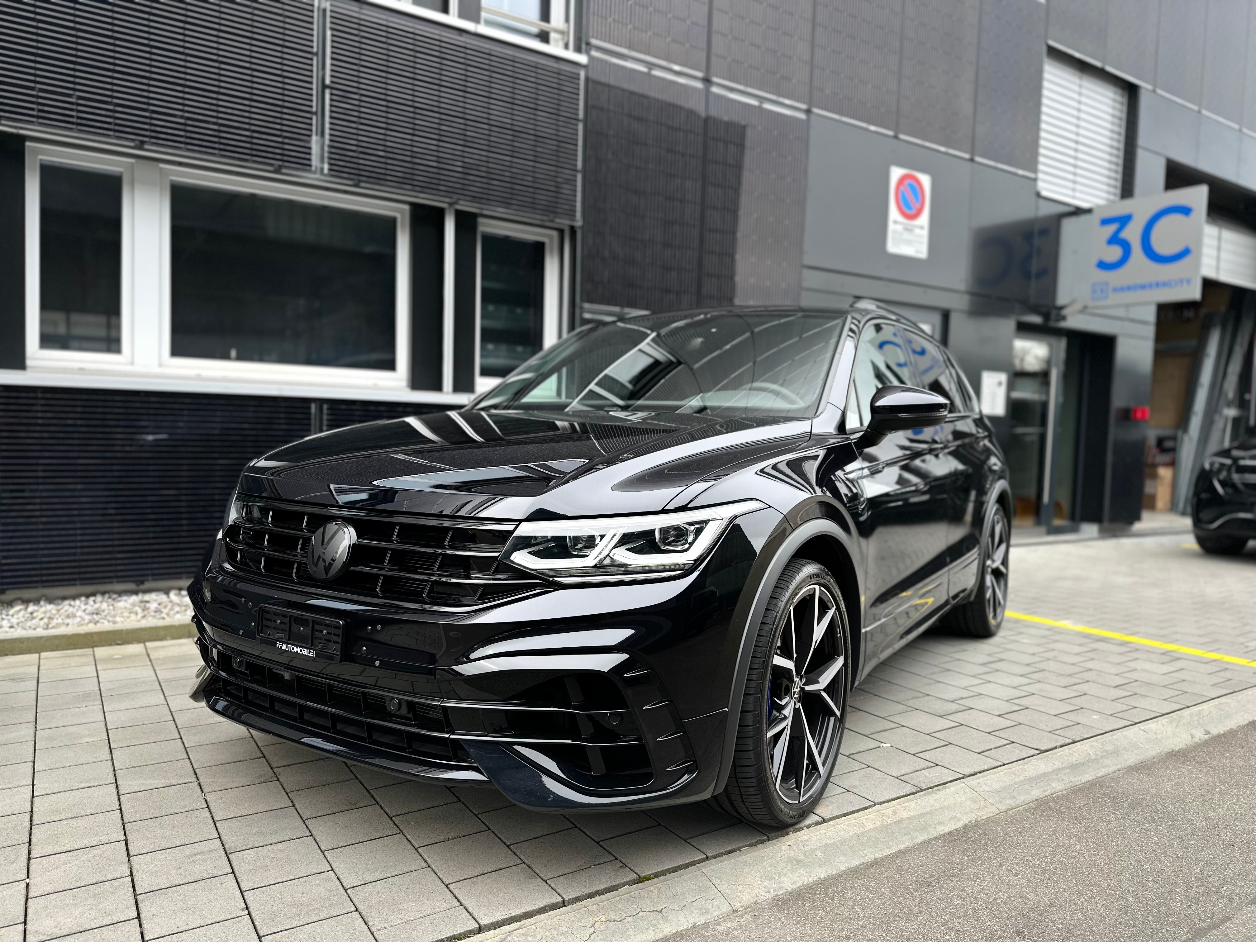 VW Tiguan 2.0TSI R 4Motion DSG AKRAPOVIC