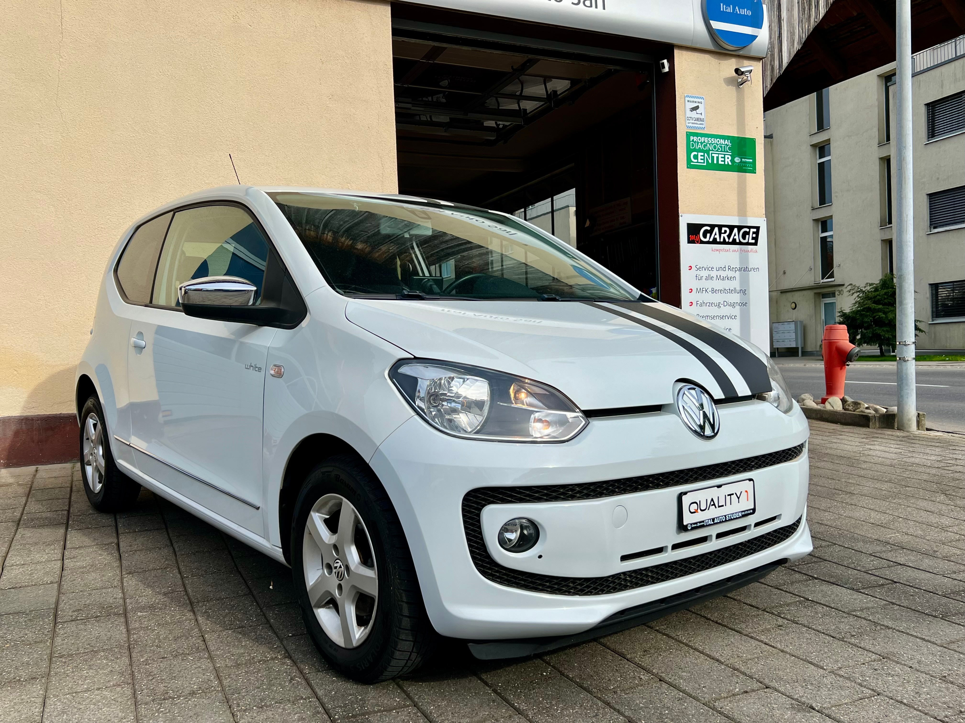 VW Up 1.0 white up