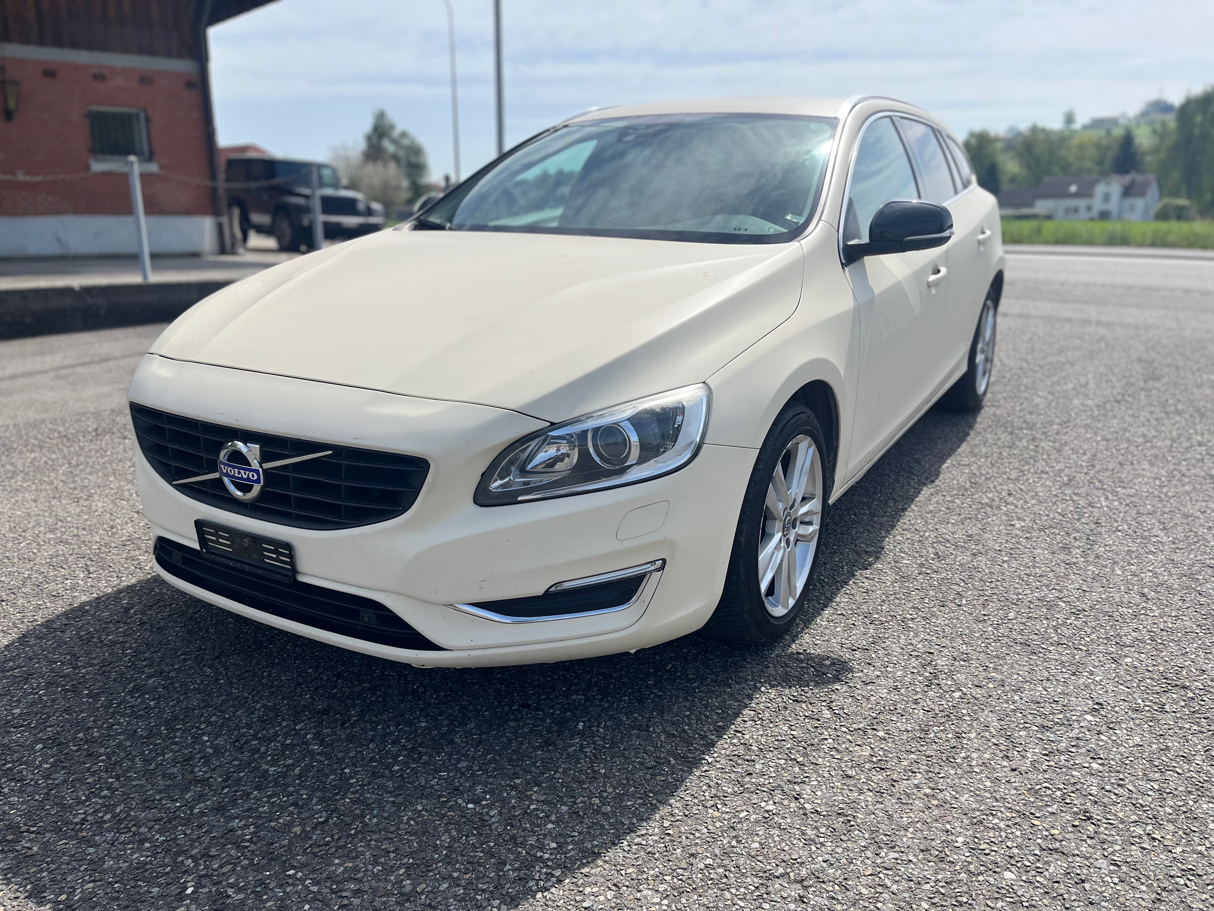 VOLVO V60 D4