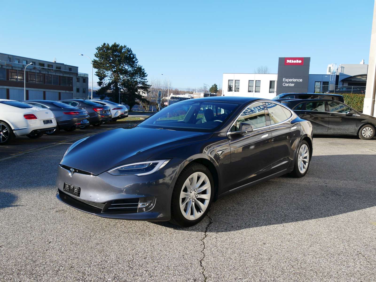 TESLA Model S 75 D