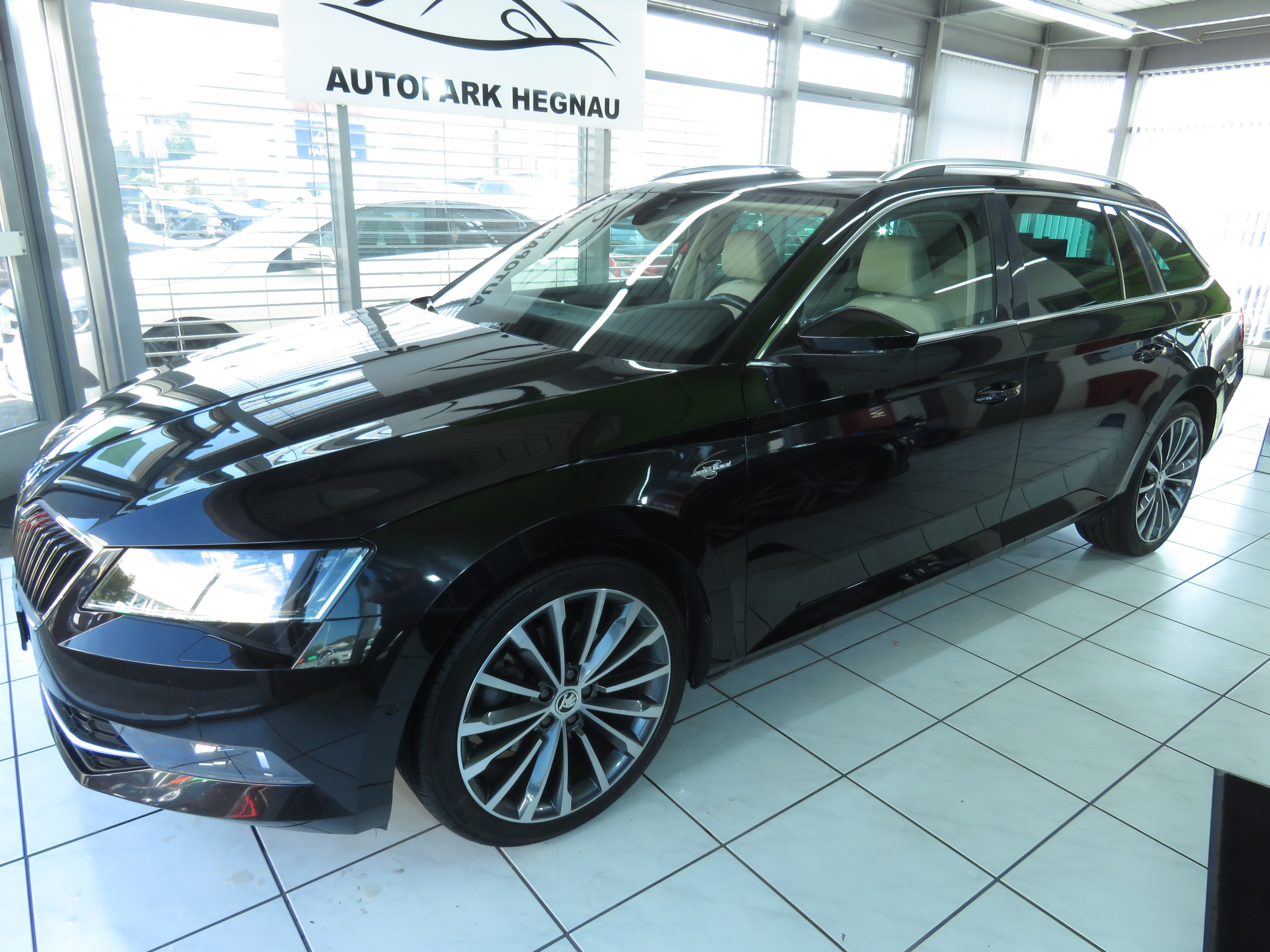 SKODA Superb Combi 2.0 TDi L&K 4x4 DSG (Automat)