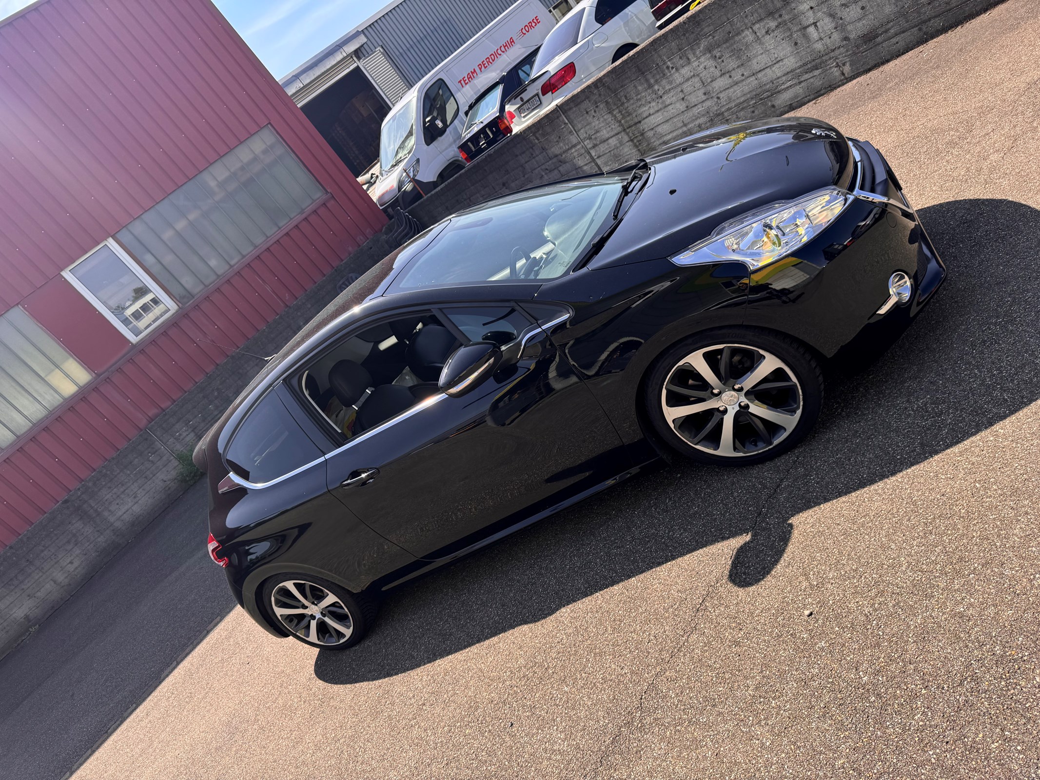 PEUGEOT 208 1.6 Turbo Allure