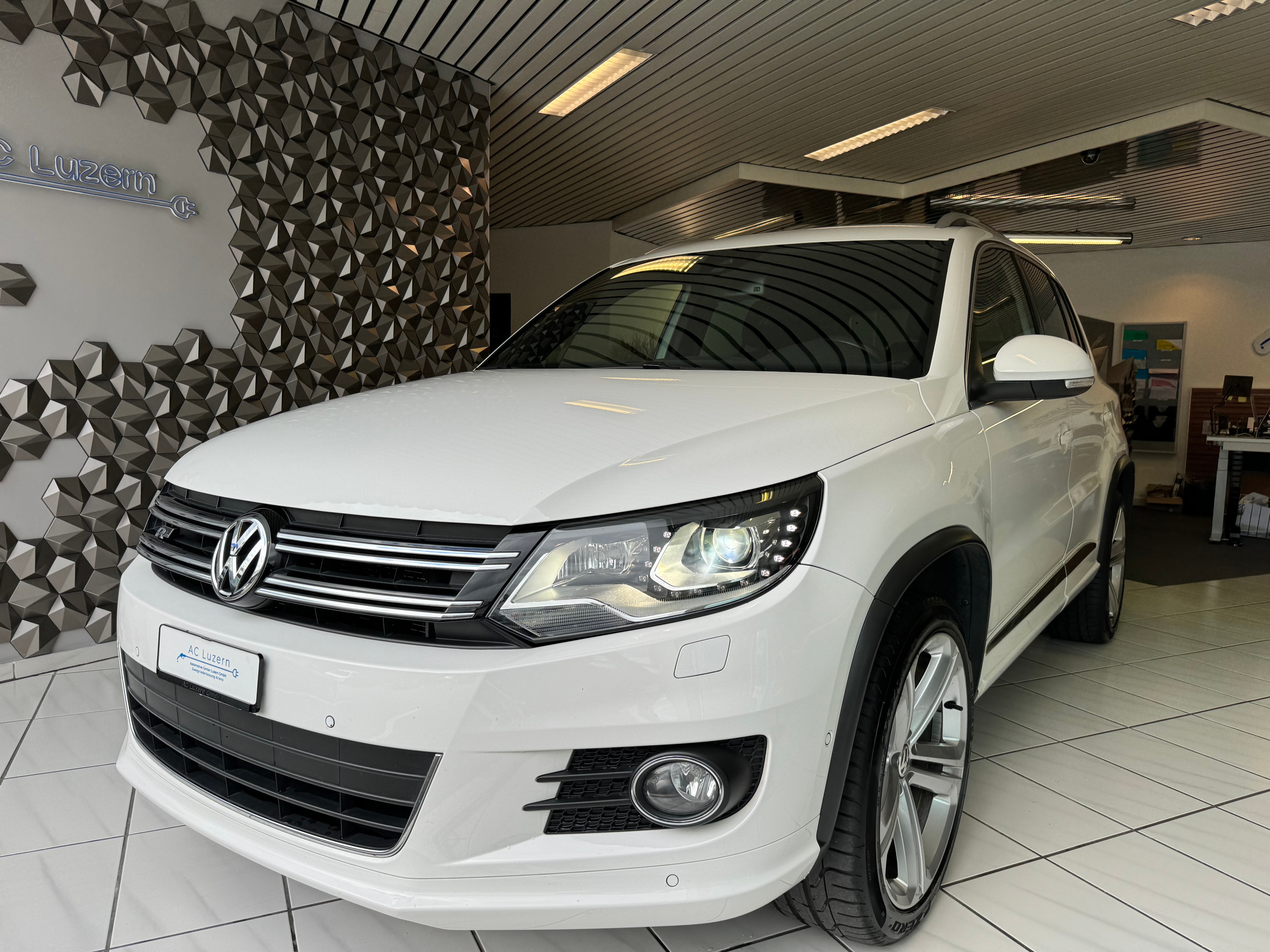 VW Tiguan 2.0 TDI R-Line Sport 4Motion DSG