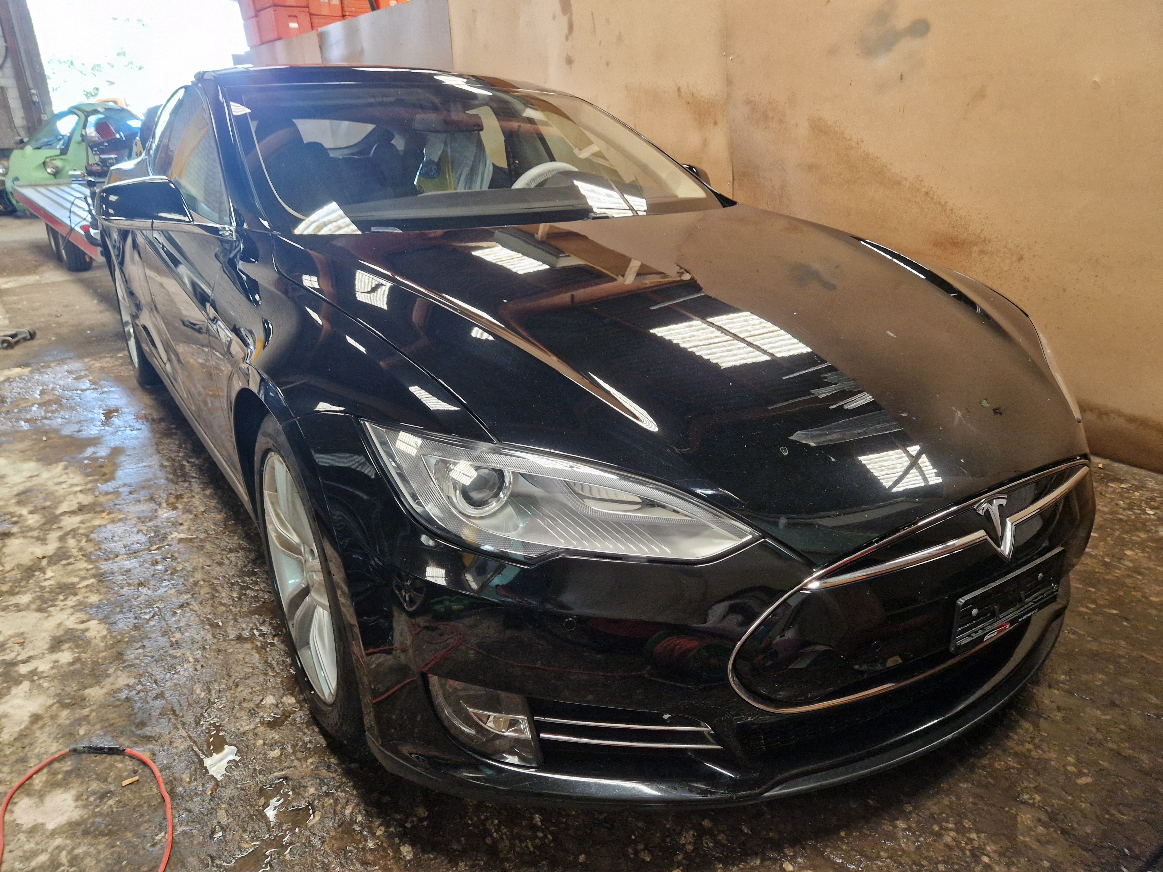 TESLA Model S 85 Performance