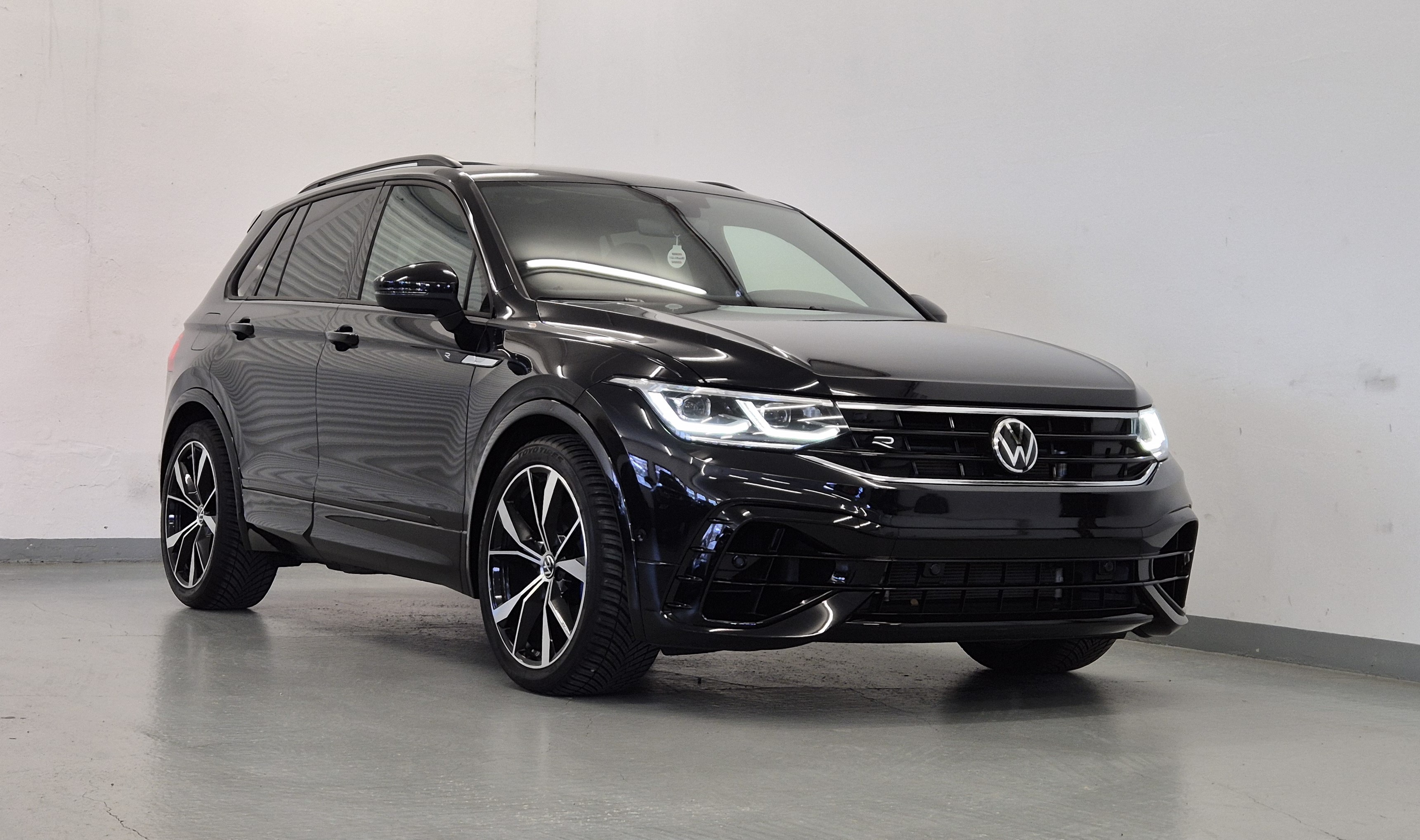 VW Tiguan 2.0TSI R 4Motion DSG, AKRAPOVIC