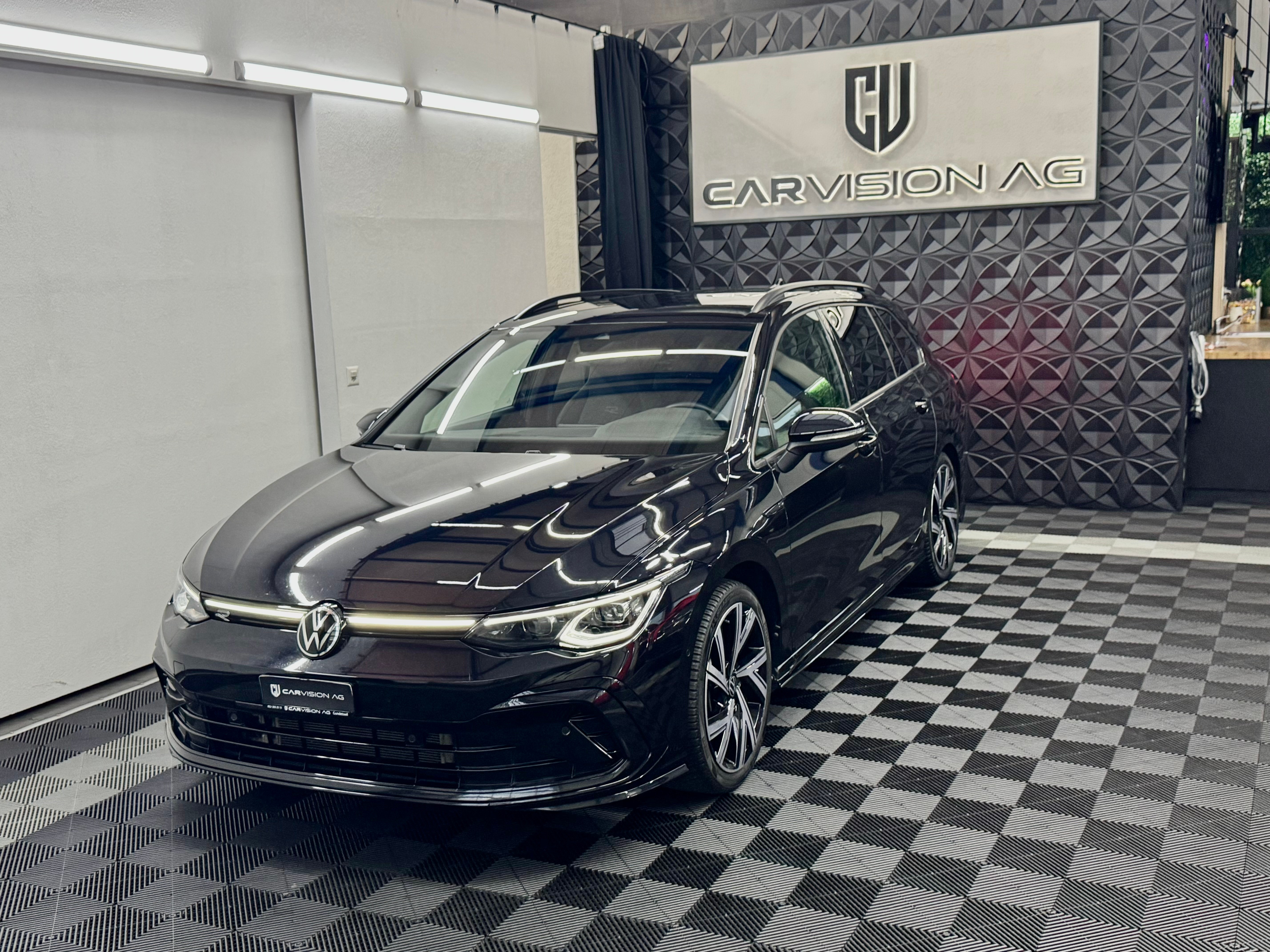 VW Golf Variant 2.0 TSI R-Line DSG * Standheizung * IQ-Light *