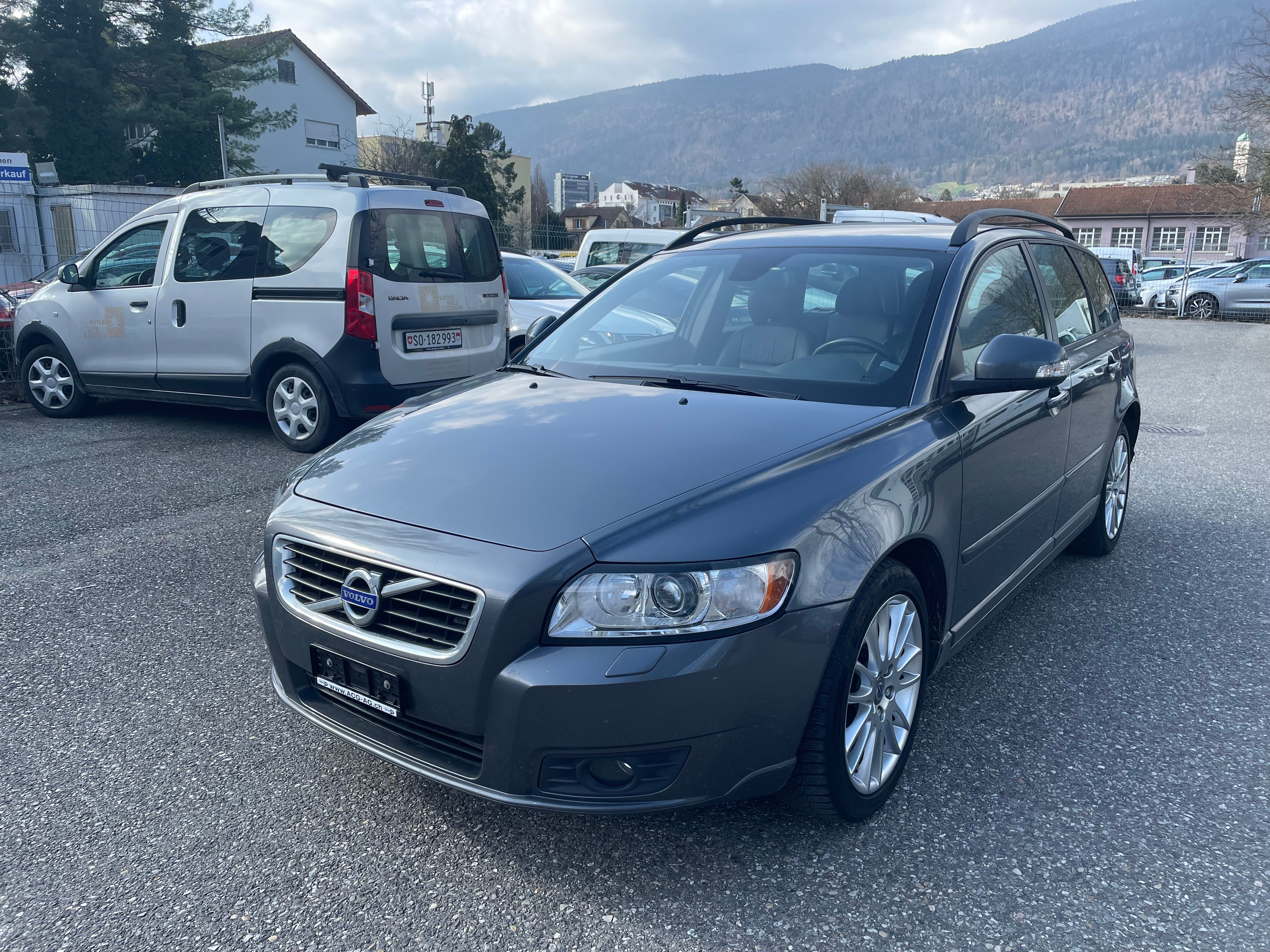 VOLVO V50 D3 Summum * Leder * Xenon * Navi * Tempomat * PDC * B5a