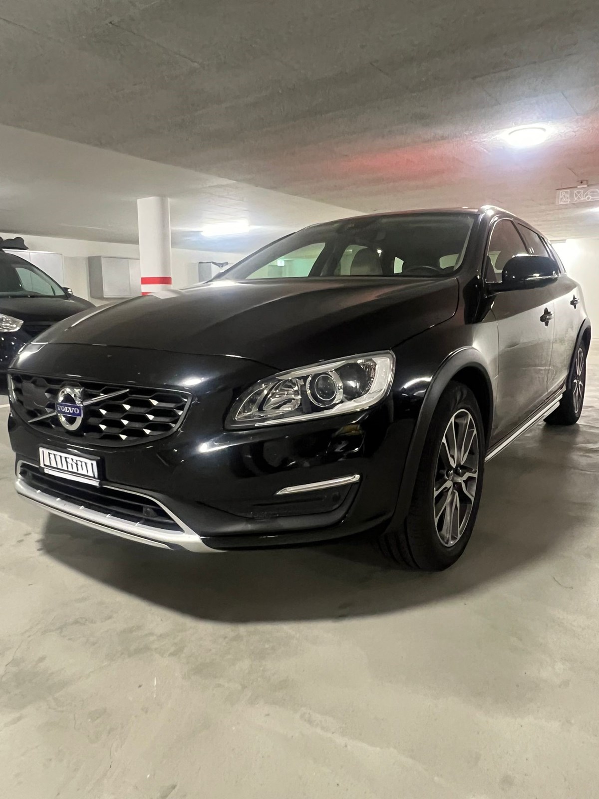 VOLVO Volvo V60 CC D4 AWD Executive, neue S-Pneu, ab Service, 5 Zylinder