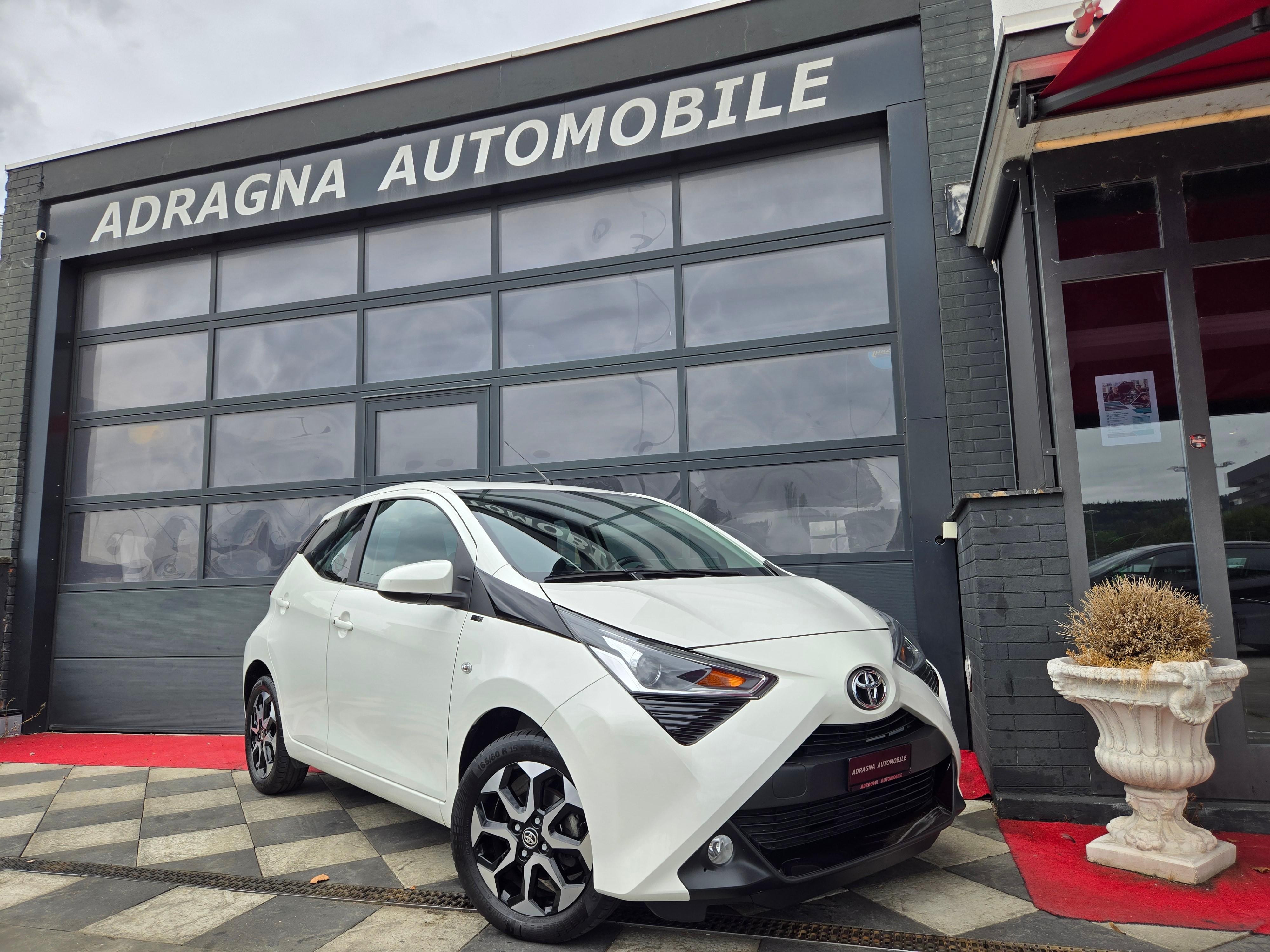 TOYOTA Aygo 1.0 VVT-i x-play X-shift