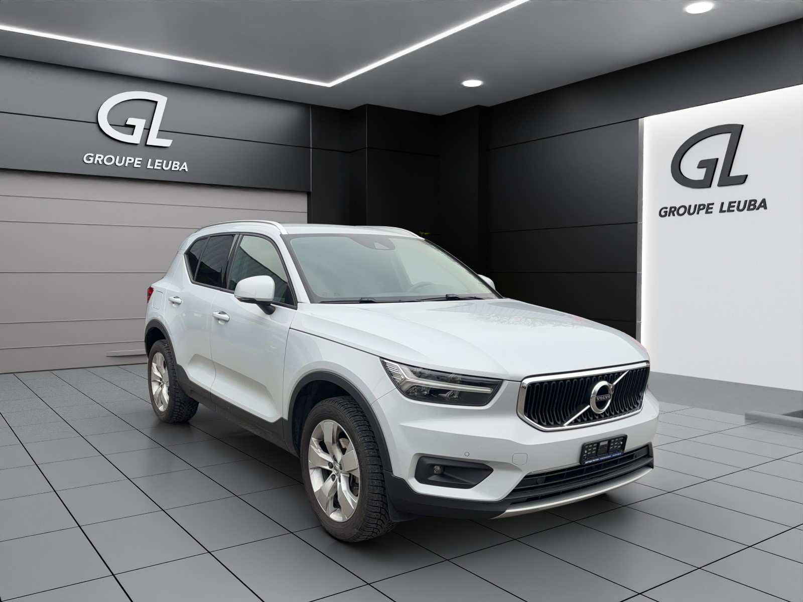 VOLVO XC40 T2 Momentum Light Geartronic