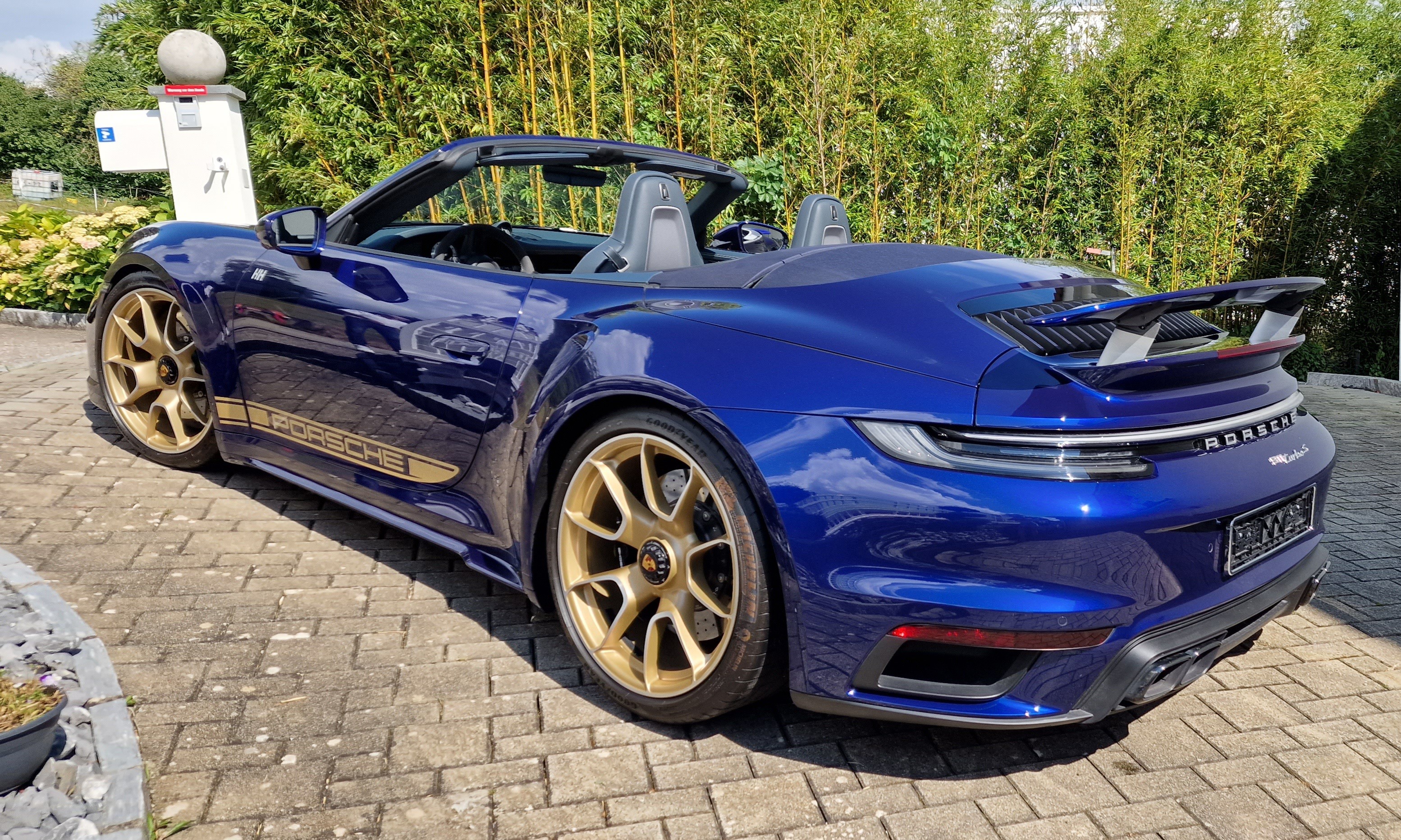 PORSCHE 911 Turbo S Cabriolet PDK / Neupreis 370000 CHF