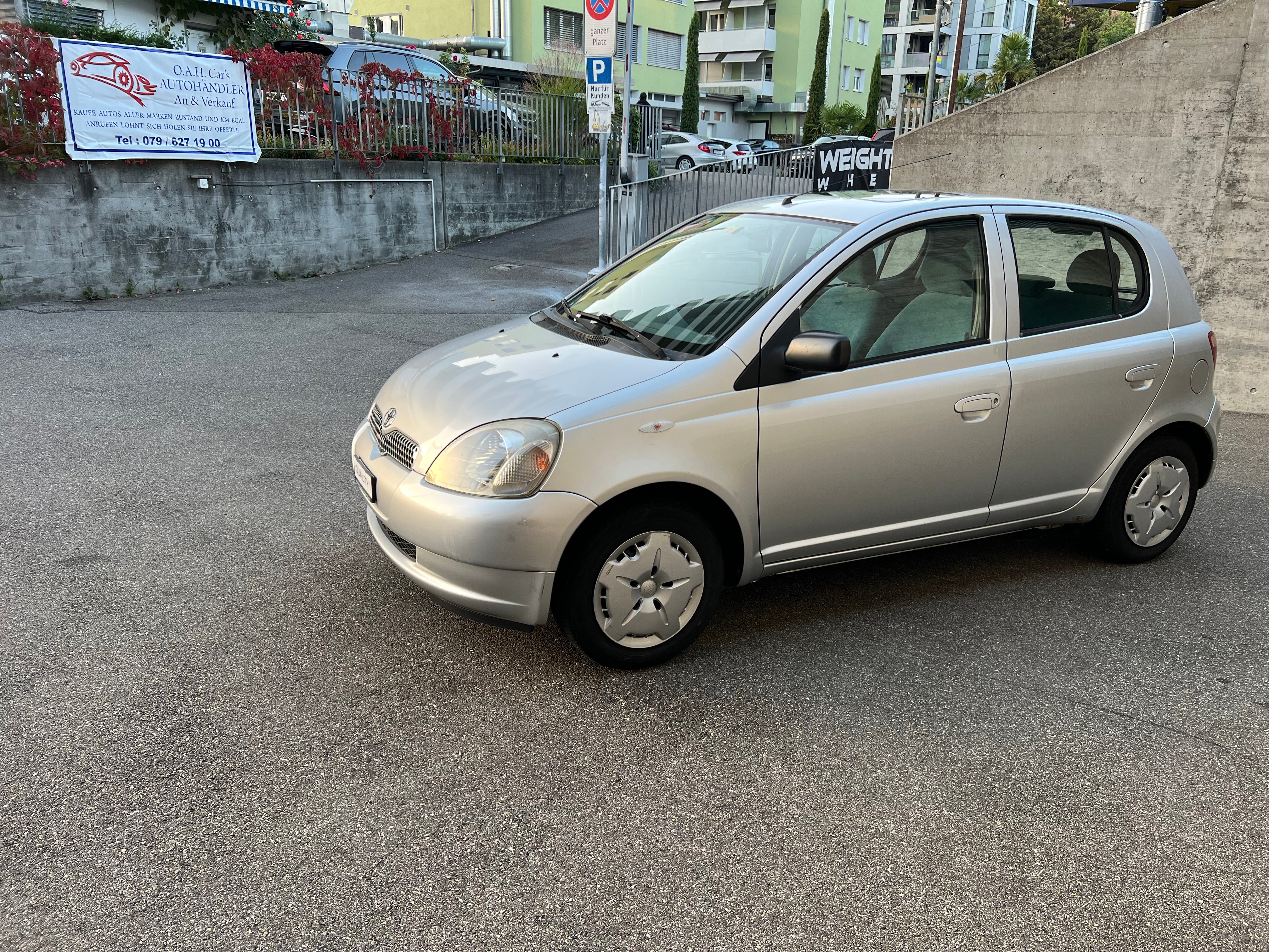 TOYOTA Yaris 1.0 Linea Terra