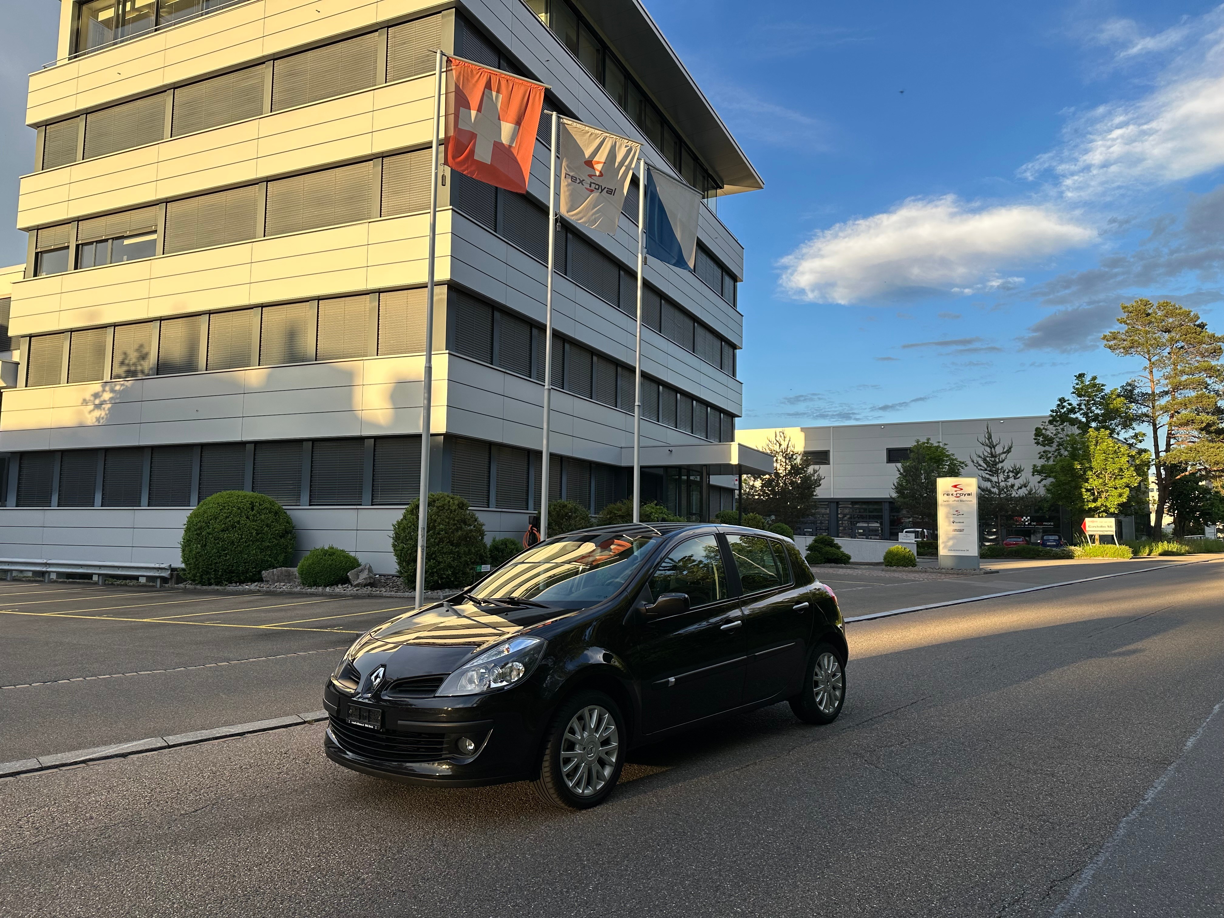 RENAULT Clio 2.0 16V Dynamique Automatic