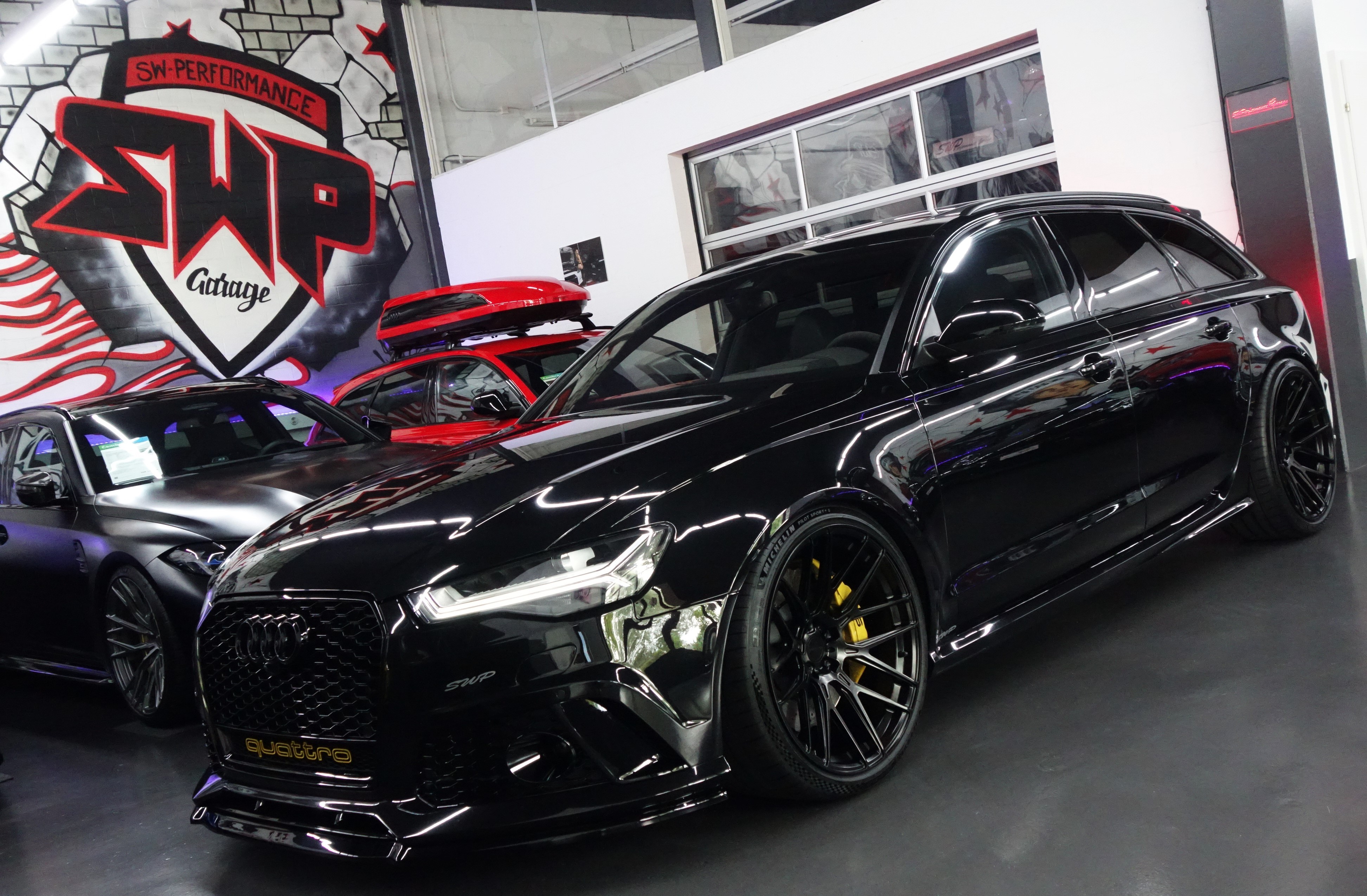 AUDI RS6 AVANT 4.0 TFSI V8 PERFORMANCE QUATTRO BLACK CH-FZ AKRAPOVIC