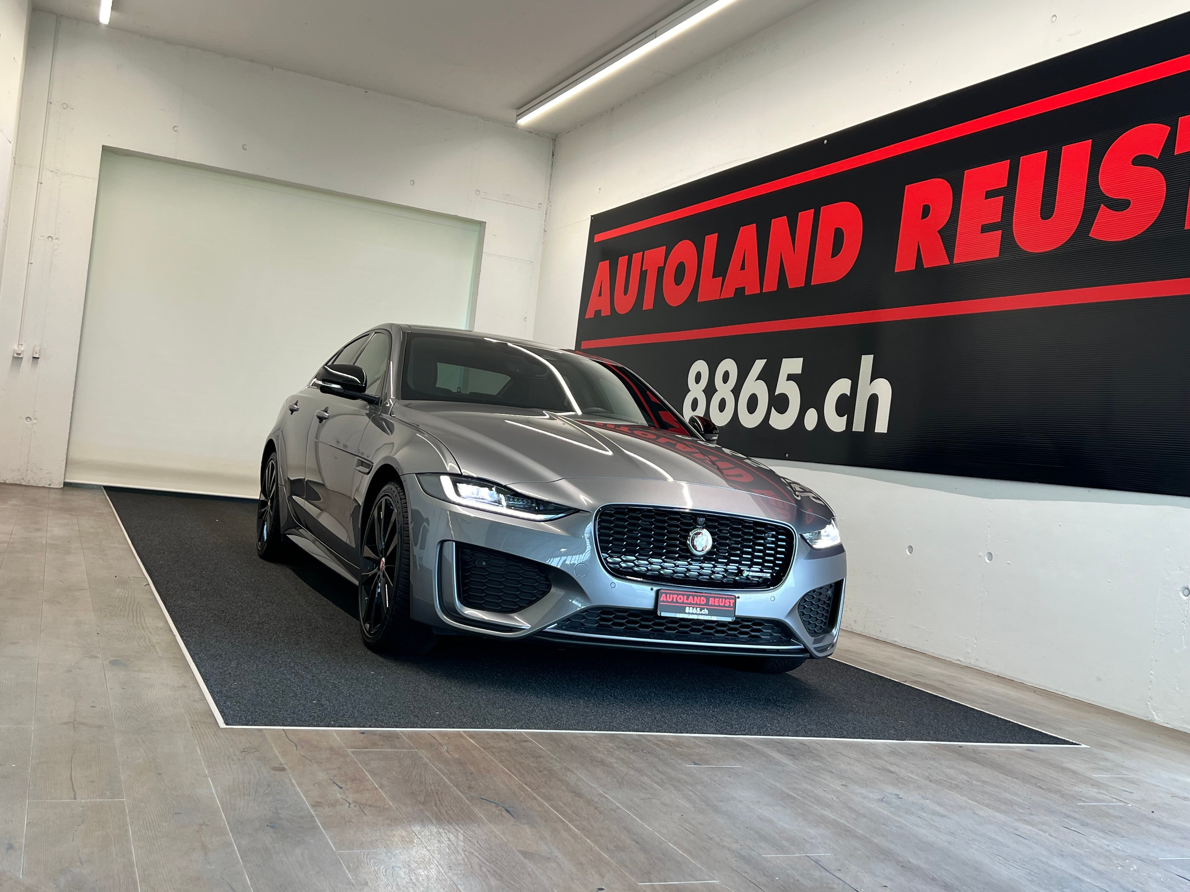 JAGUAR XE 2.0d R-Dynamic Edition 204 AWD Automat