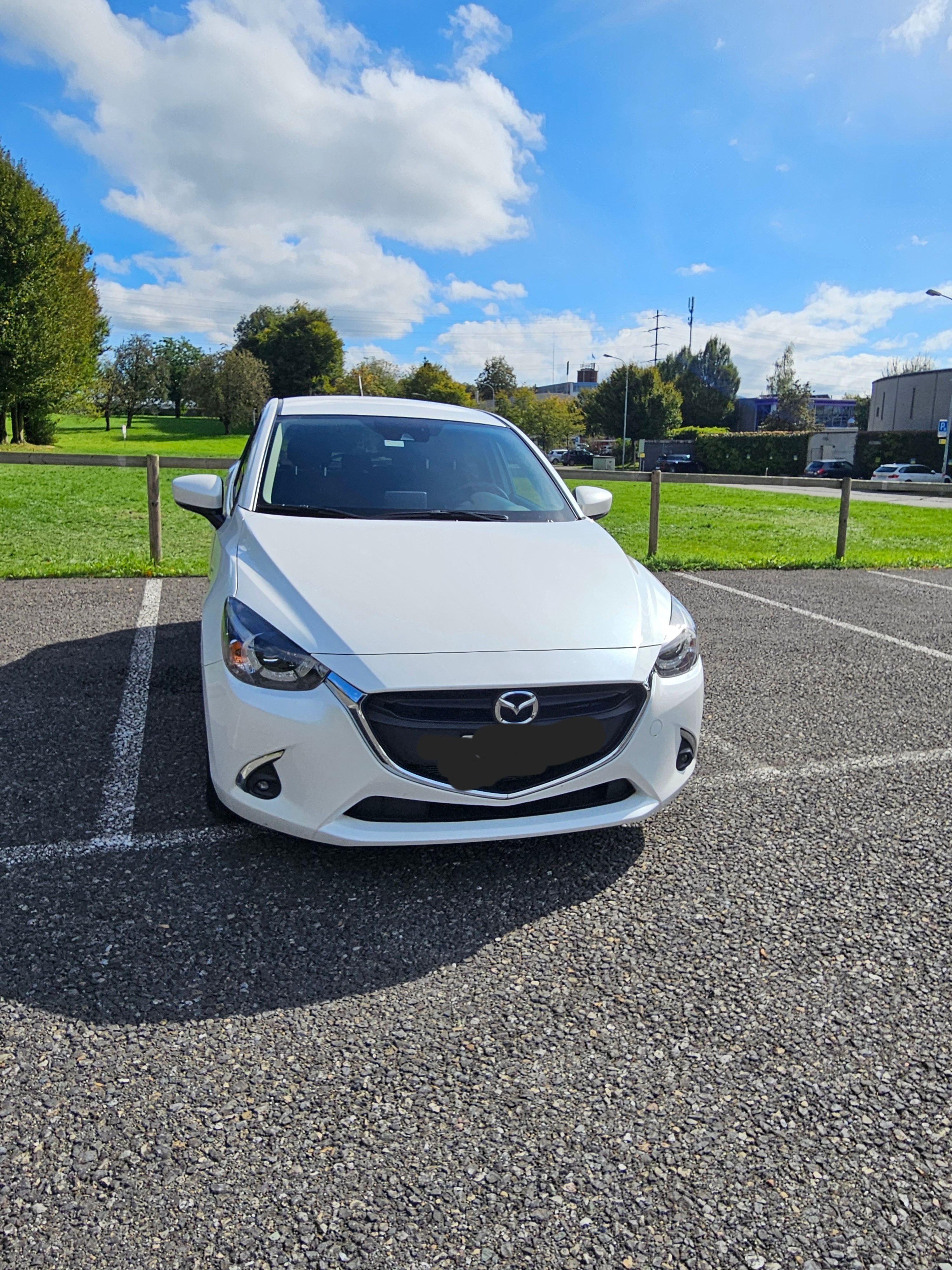 MAZDA 2 SKYACTIV-G 90 Ambition Plus Automat aus erster Hand, MFK 2024, 8-fach bereift