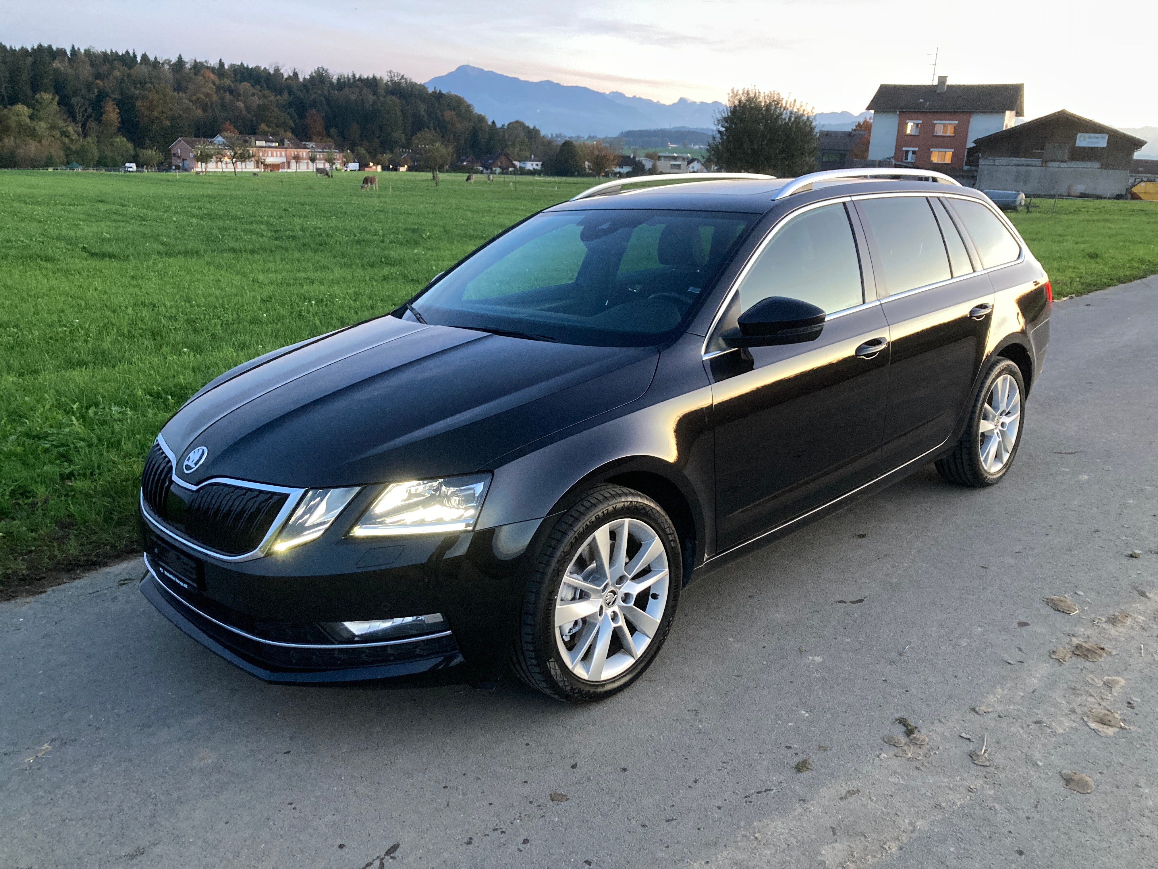 SKODA Octavia Combi 2.0 TDI Style 4x4 DSG mit Anhängerkupplung