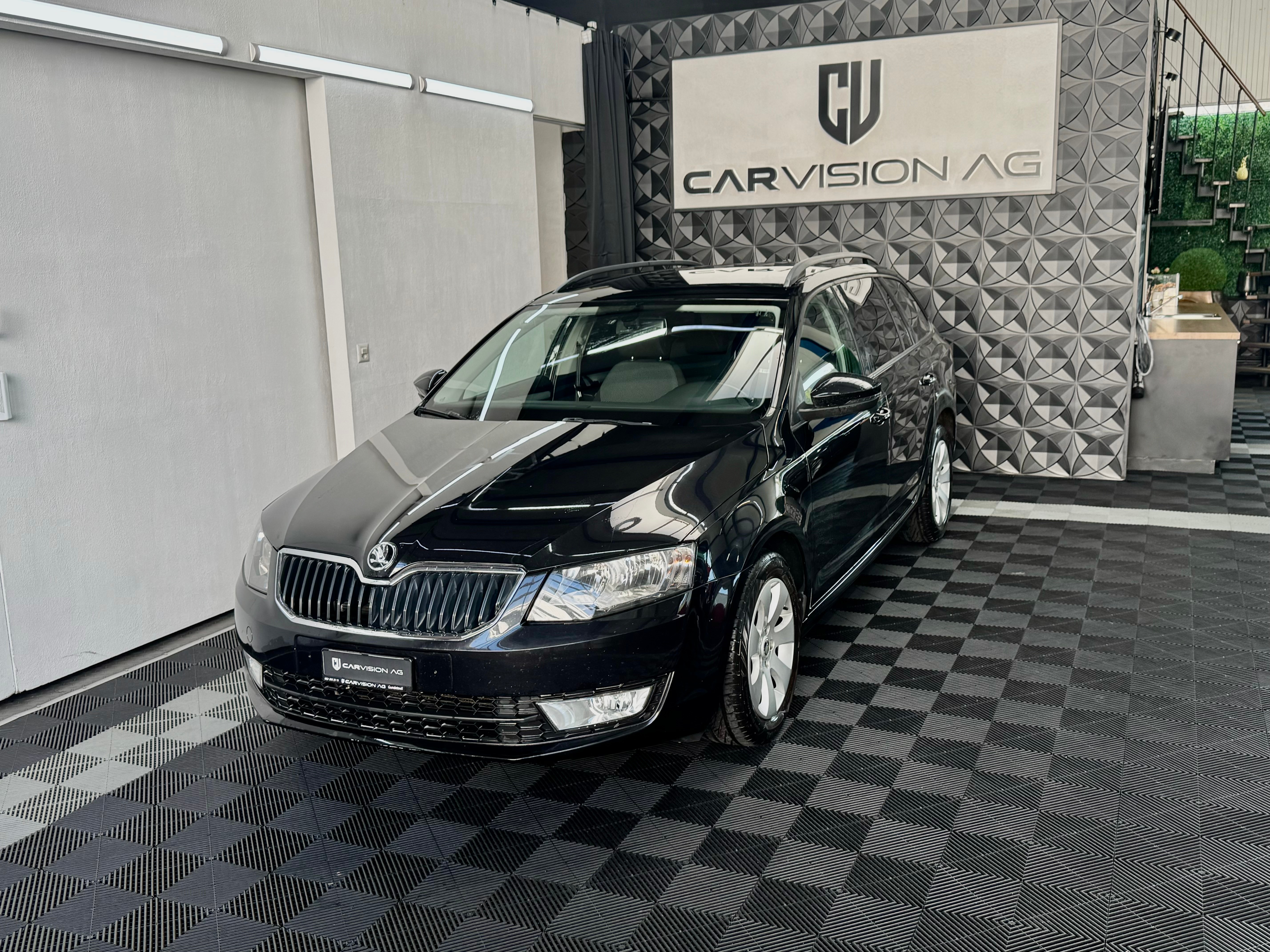 SKODA Octavia Combi 1.6 TDI Elegance DSG