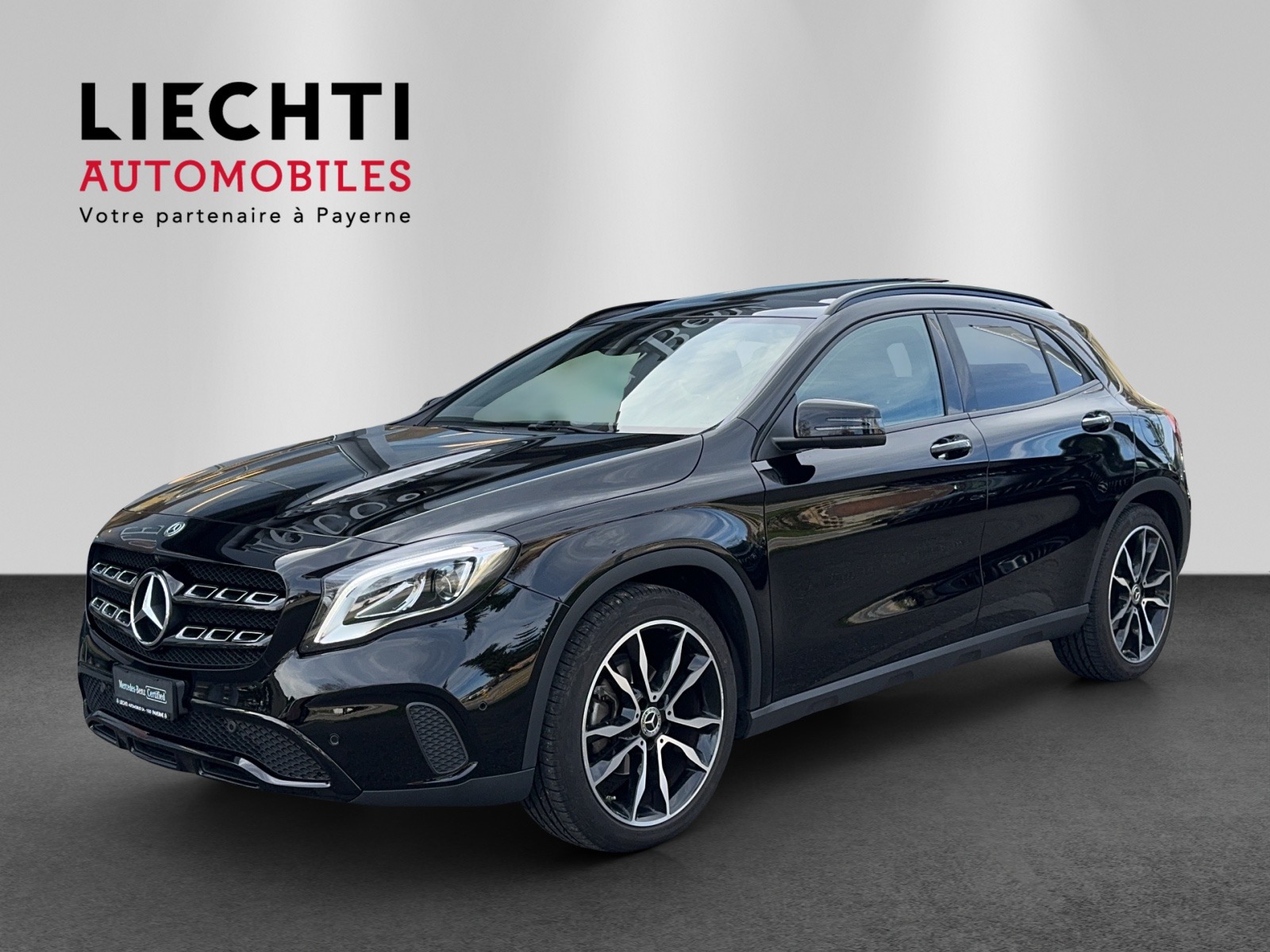 MERCEDES-BENZ GLA 200 Night Star 7G-DCT